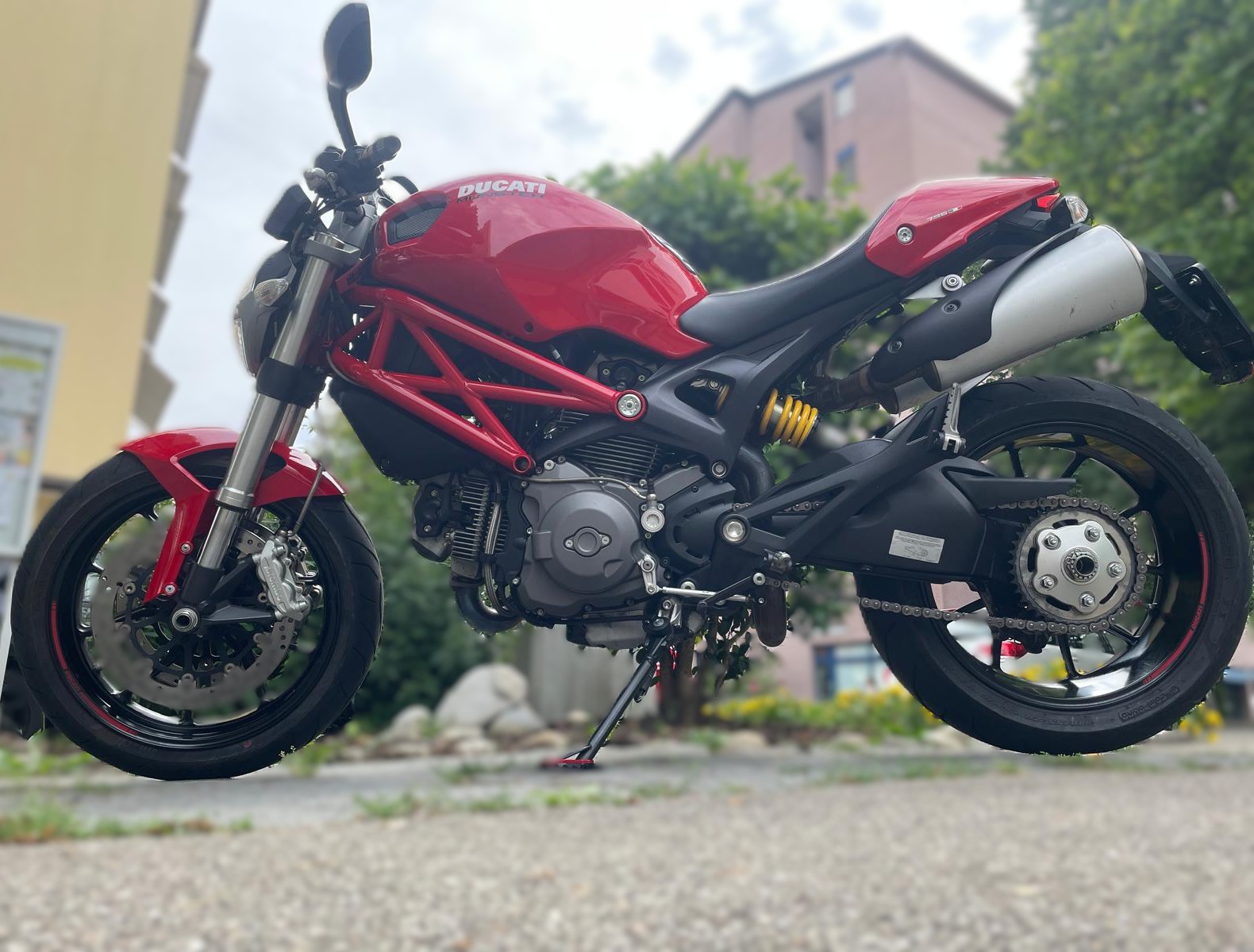 DUCATI MONSTER 796-image-1