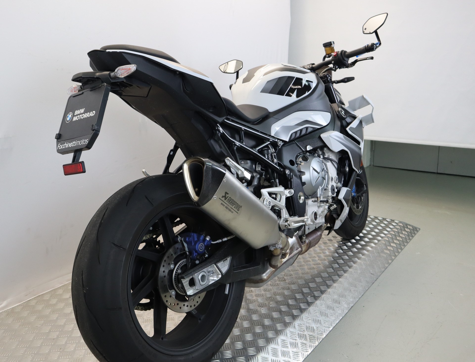 BMW M 1000 R-showroom-element-3