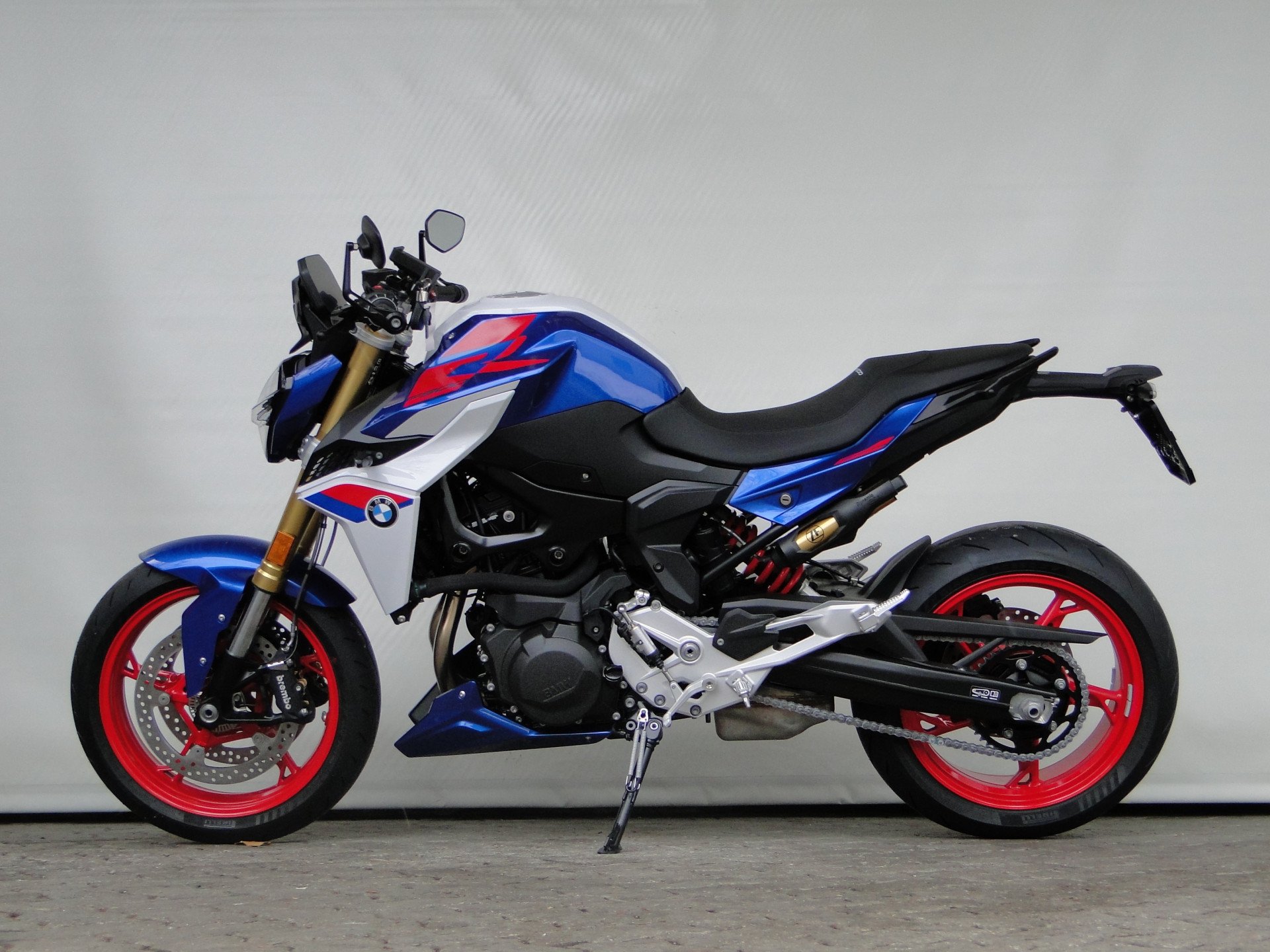 BMW F 900 R A2 3 Jahre / 30'000km Gratisservice-image-0