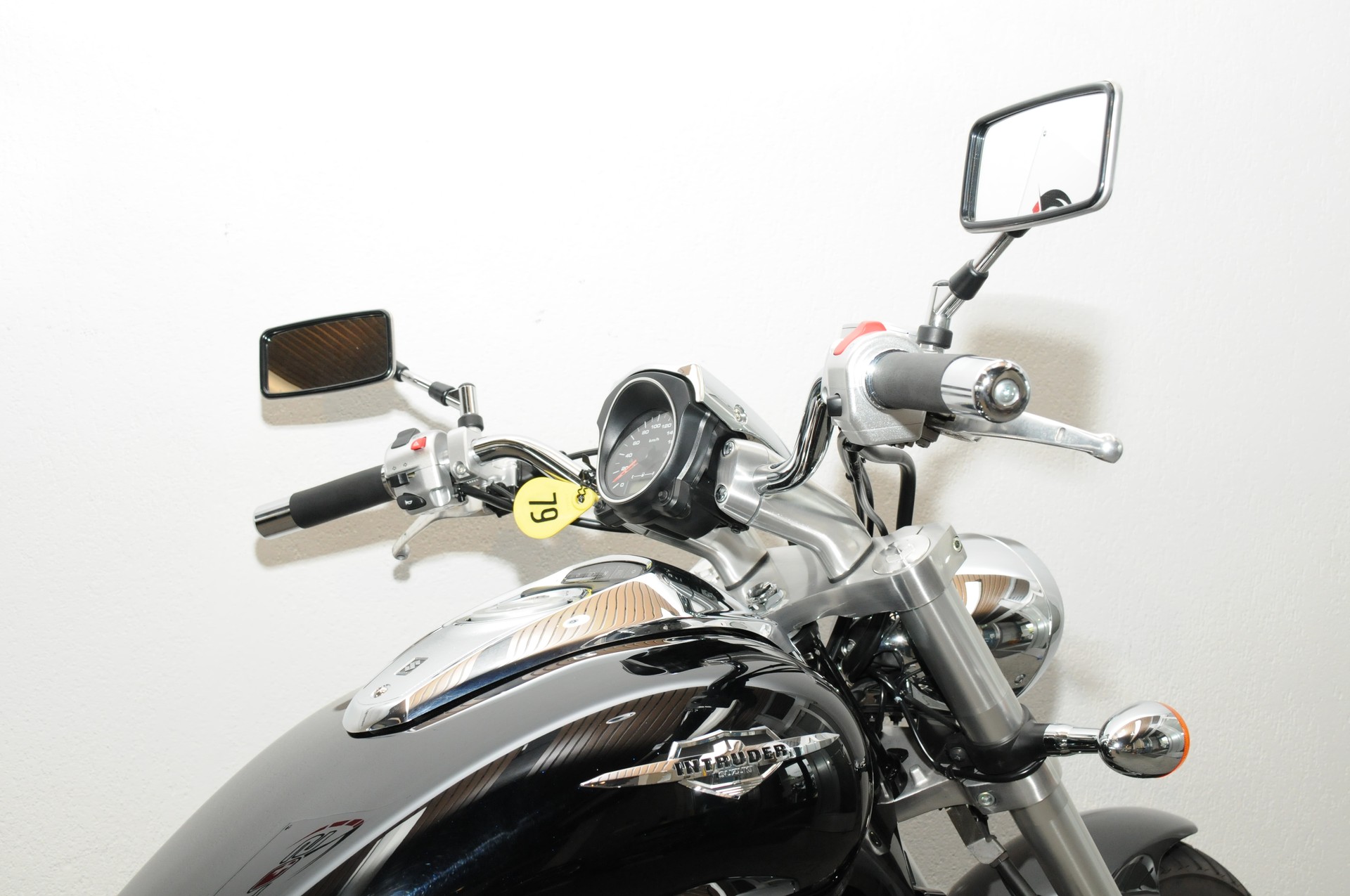 SUZUKI M 800-showroom-element-3