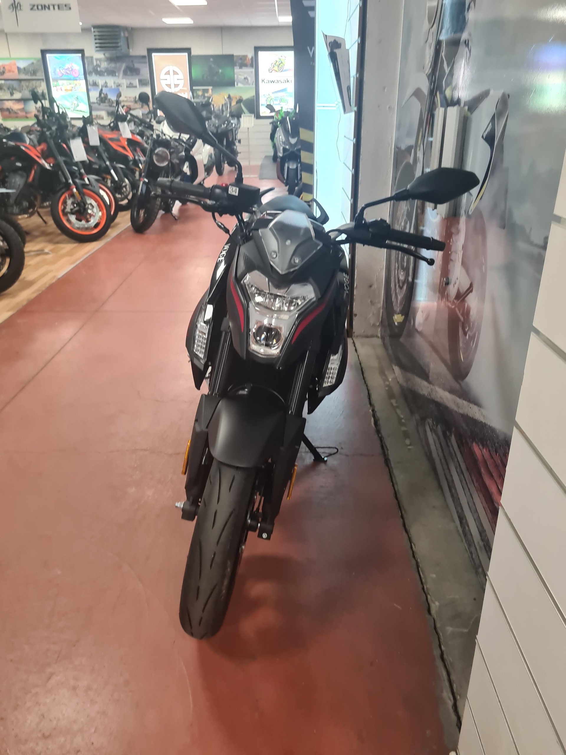 VOGE 300 R-showroom-element-1