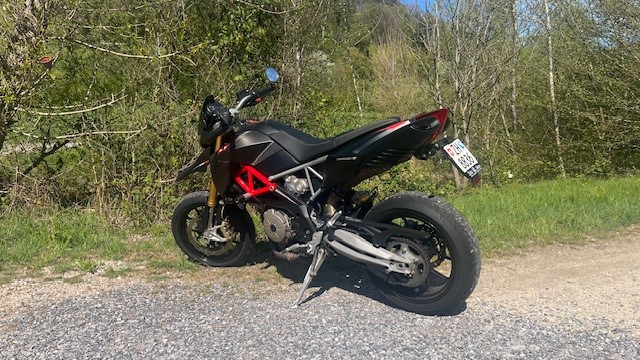 APRILIA Dorsoduro SMV 750 Factory-image-1
