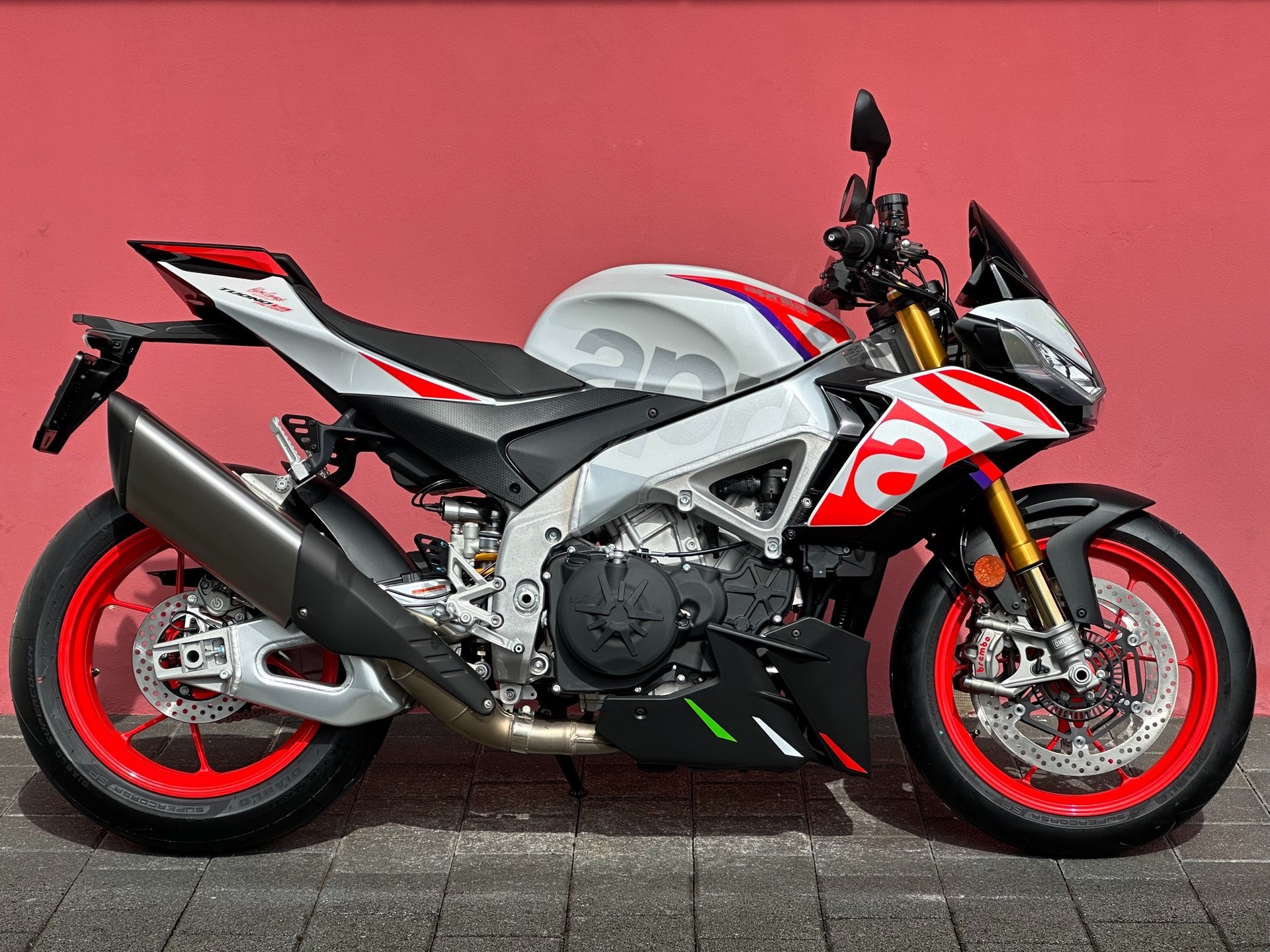 APRILIA Tuono V4 1100 Factory-image-0