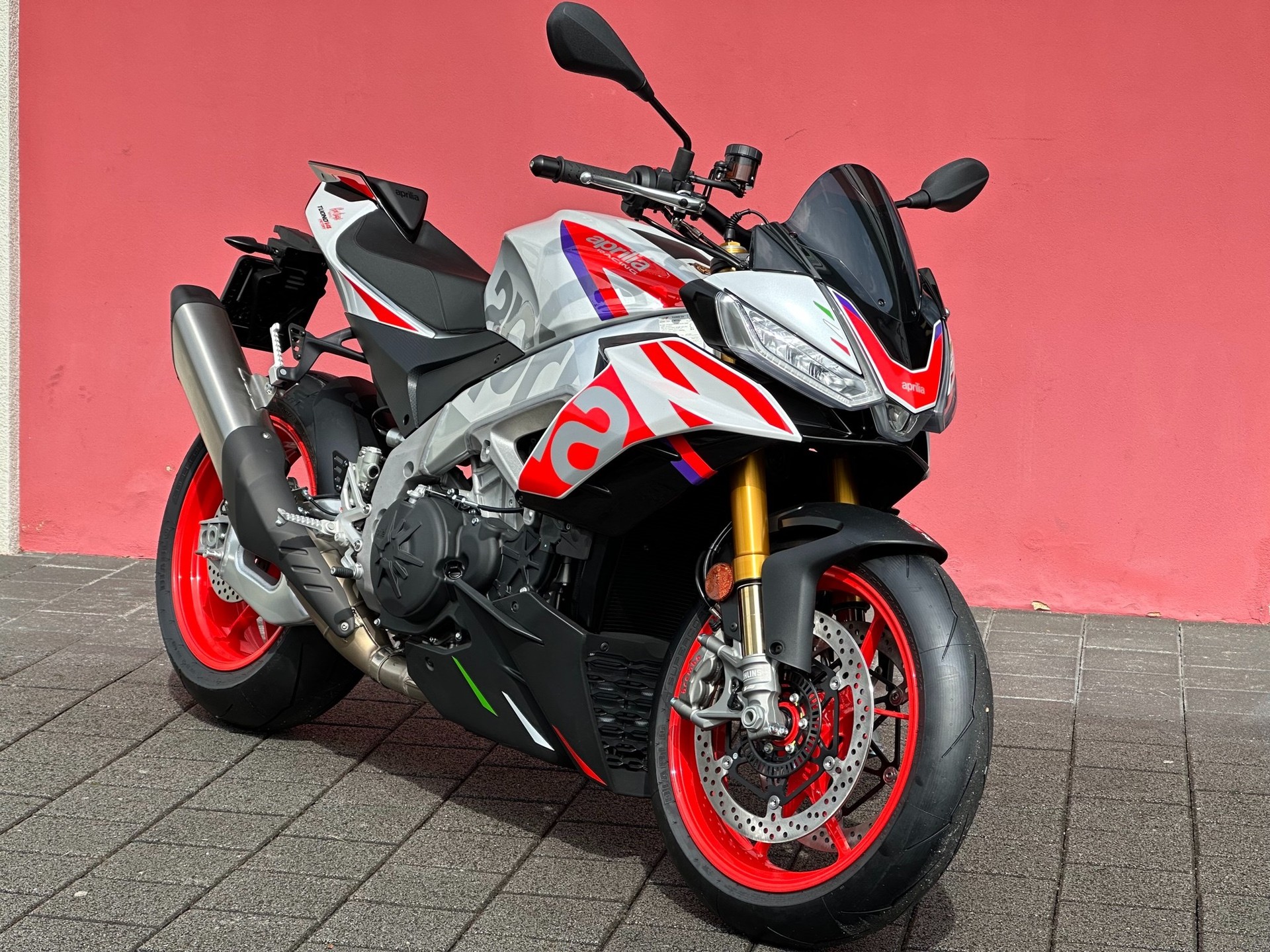 APRILIA Tuono V4 1100 Factory-image-3