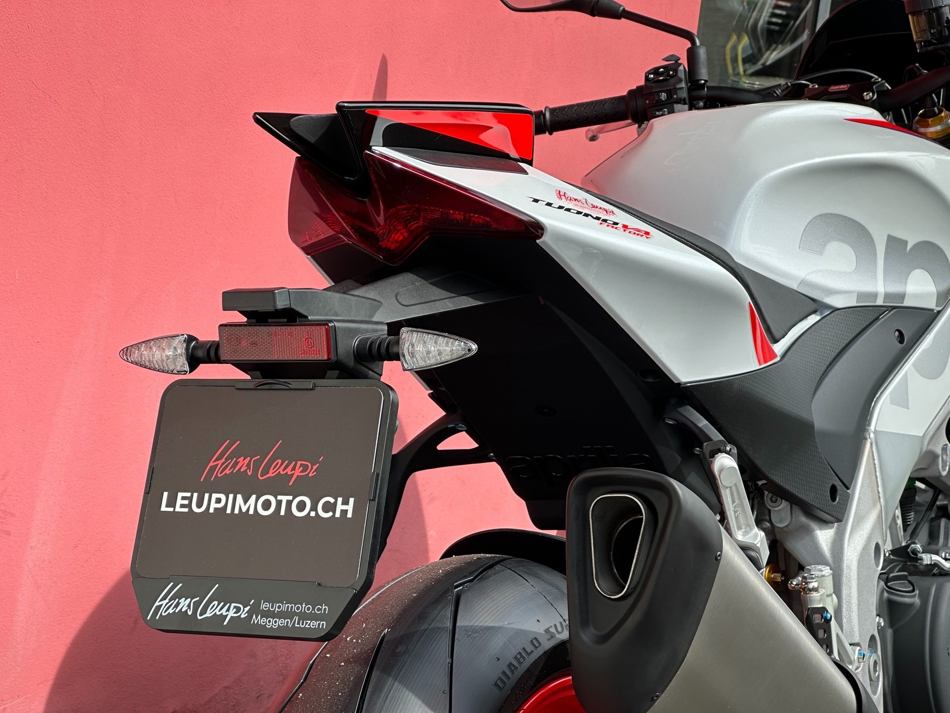 APRILIA Tuono V4 1100 Factory-image-4