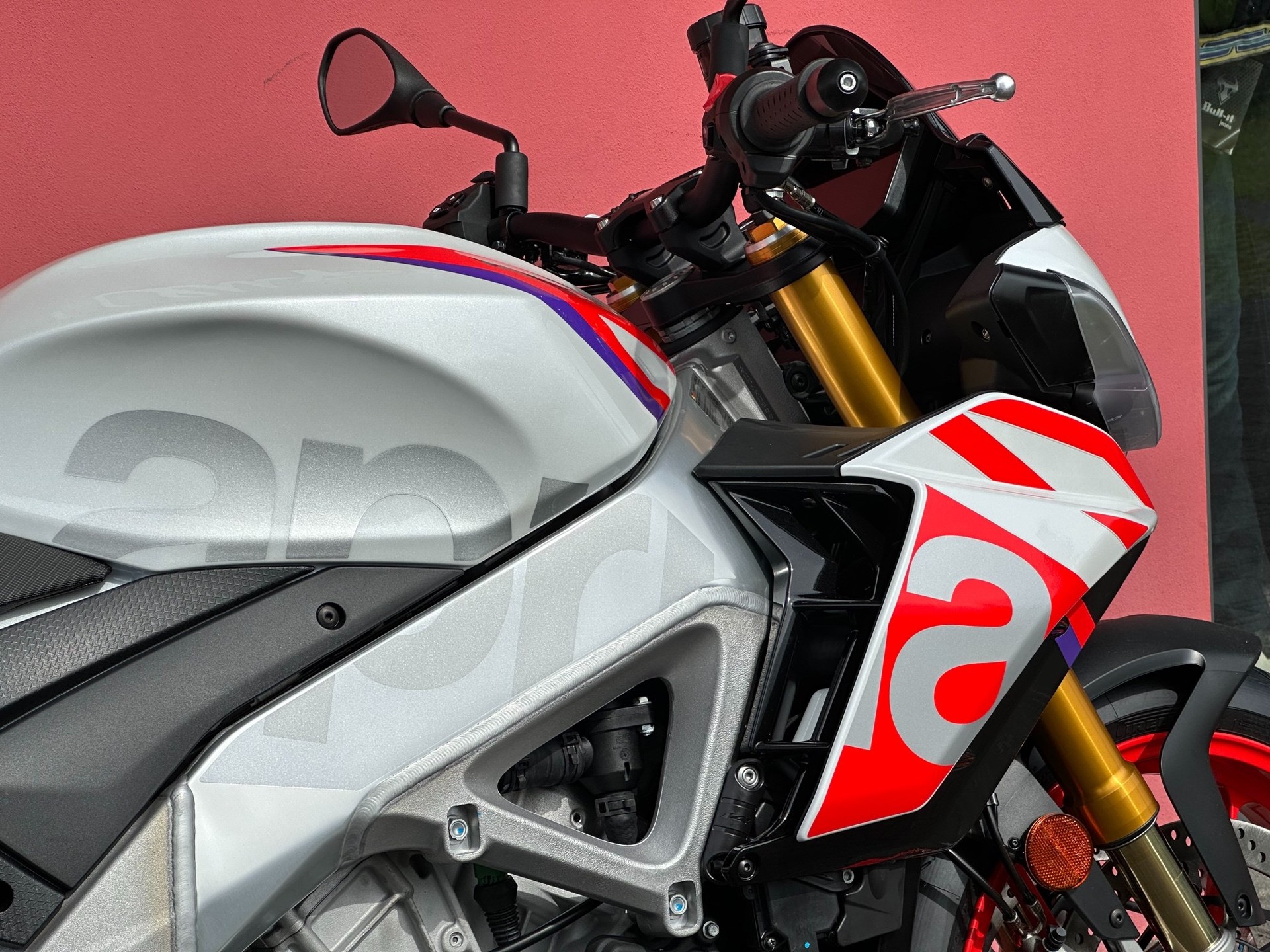 APRILIA Tuono V4 1100 Factory-image-6