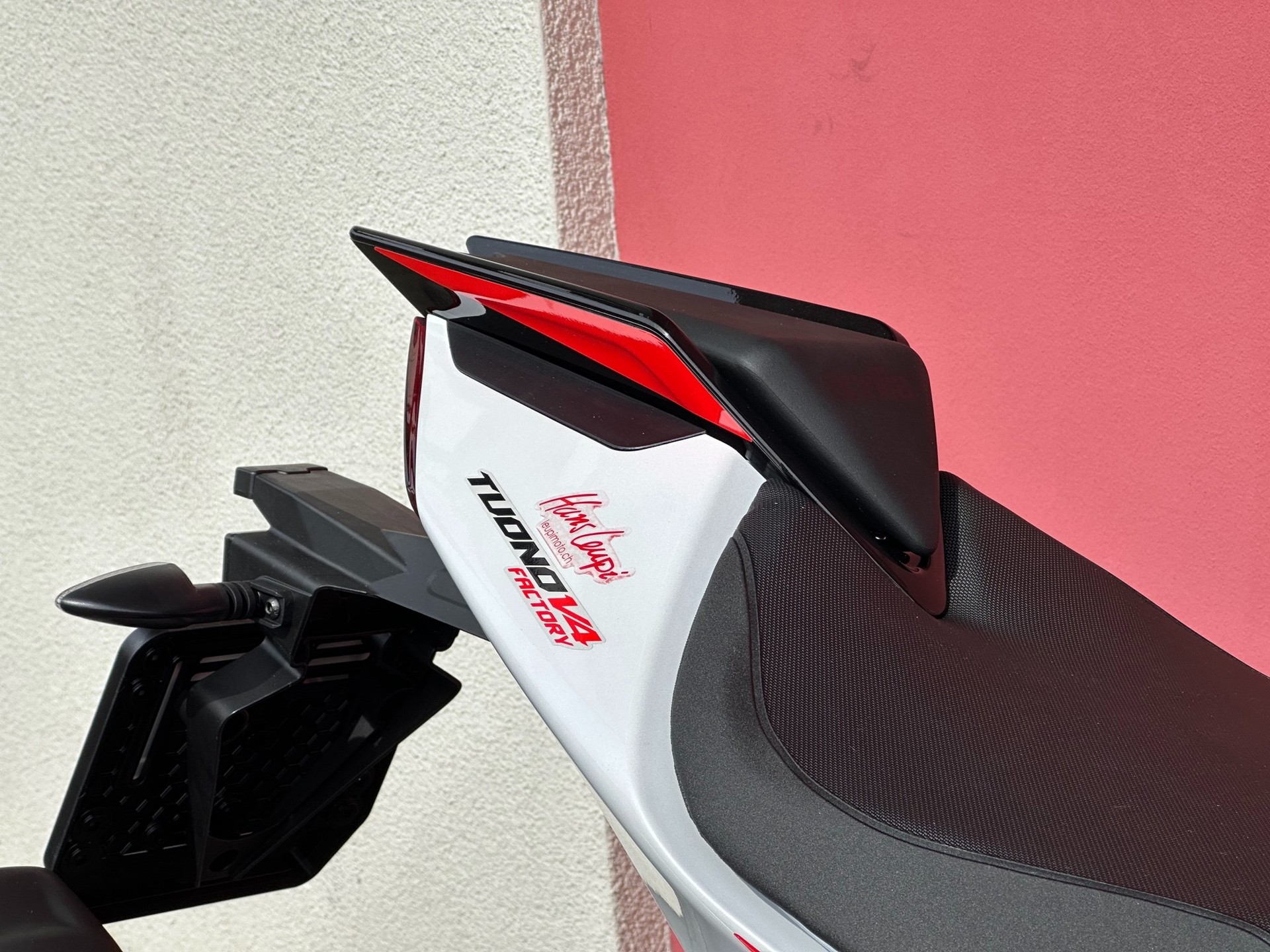 APRILIA Tuono V4 1100 Factory-image-13