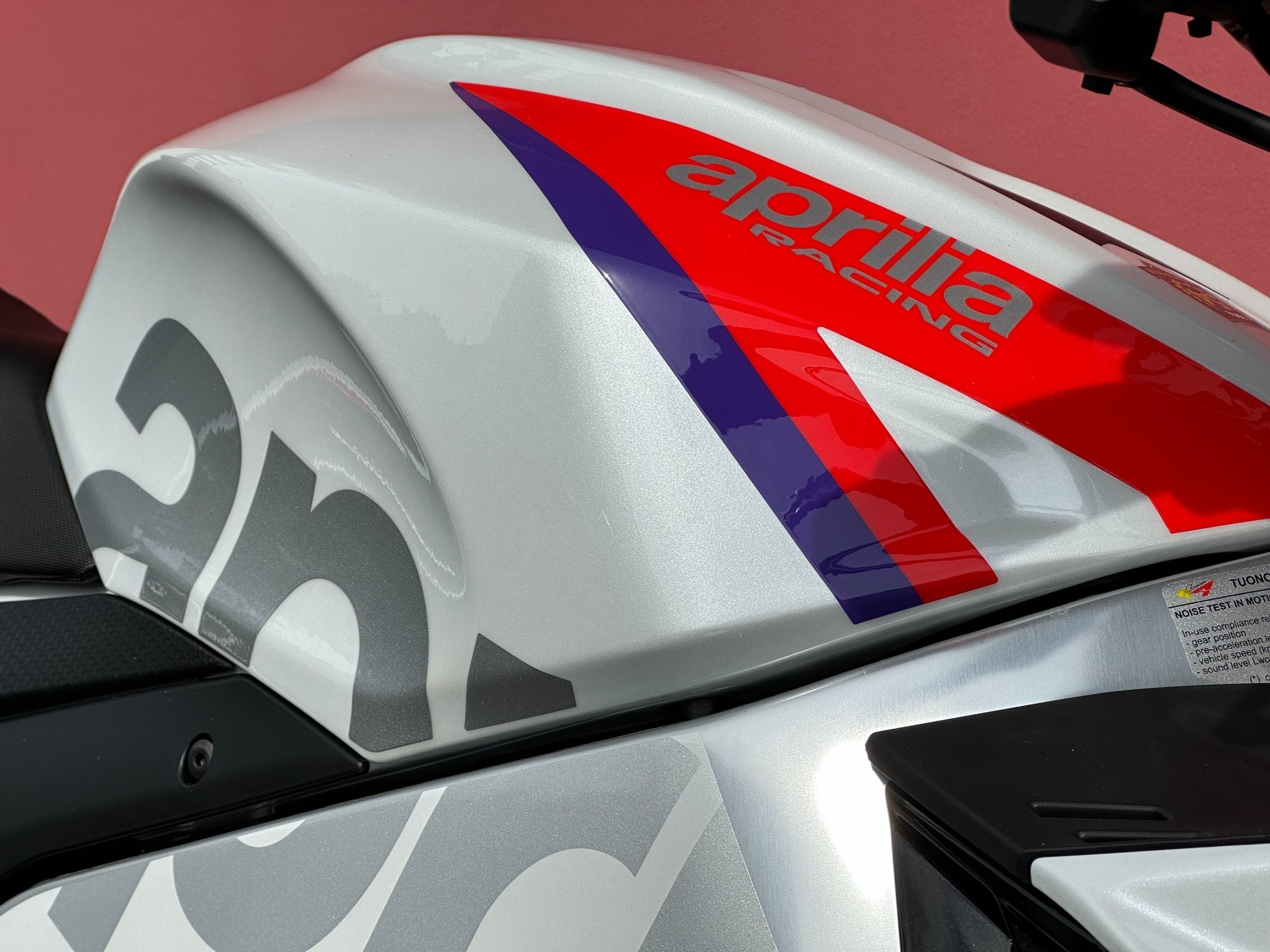 APRILIA Tuono V4 1100 Factory-image-14