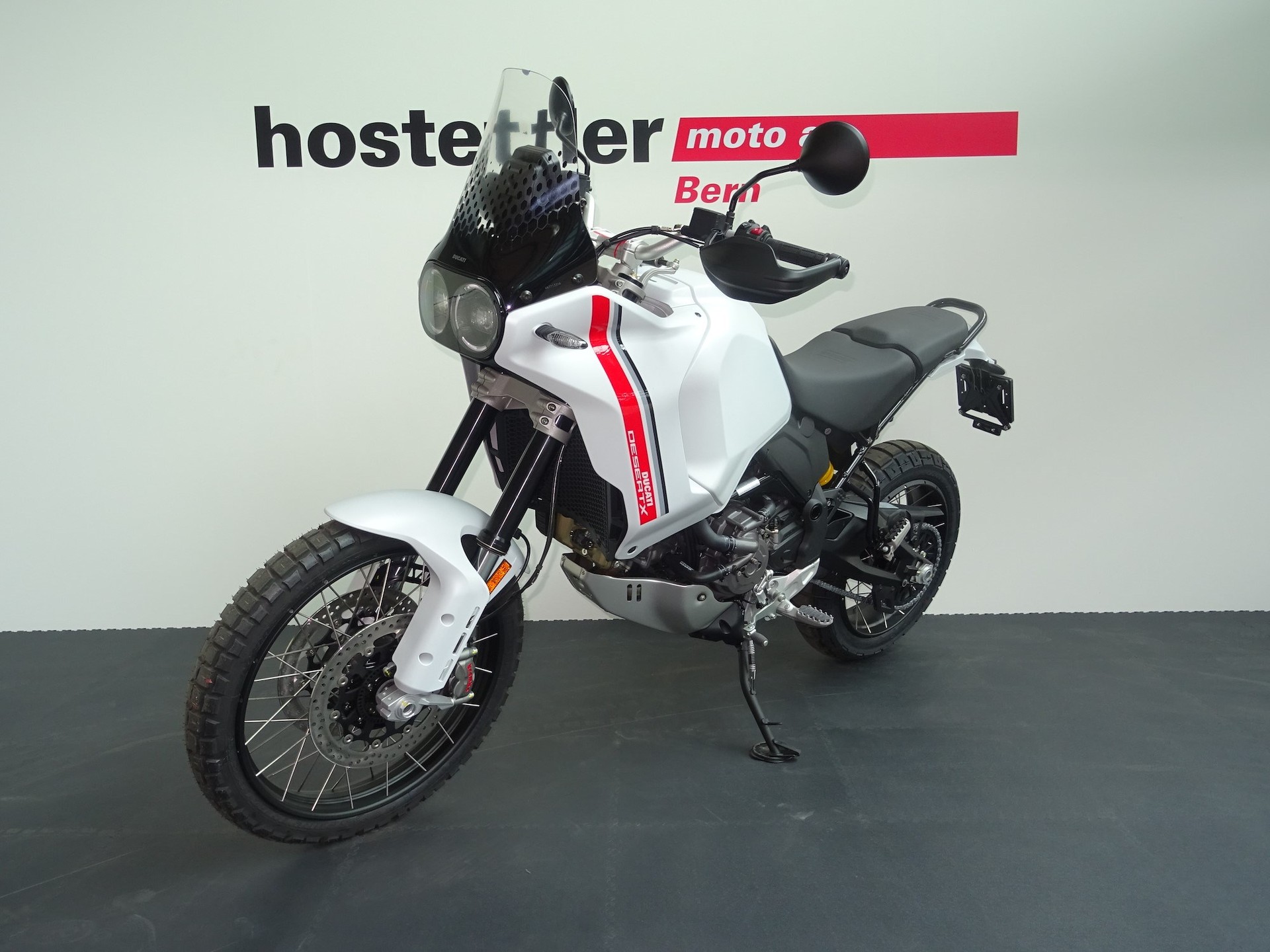 DUCATI Desert X-showroom-element-3
