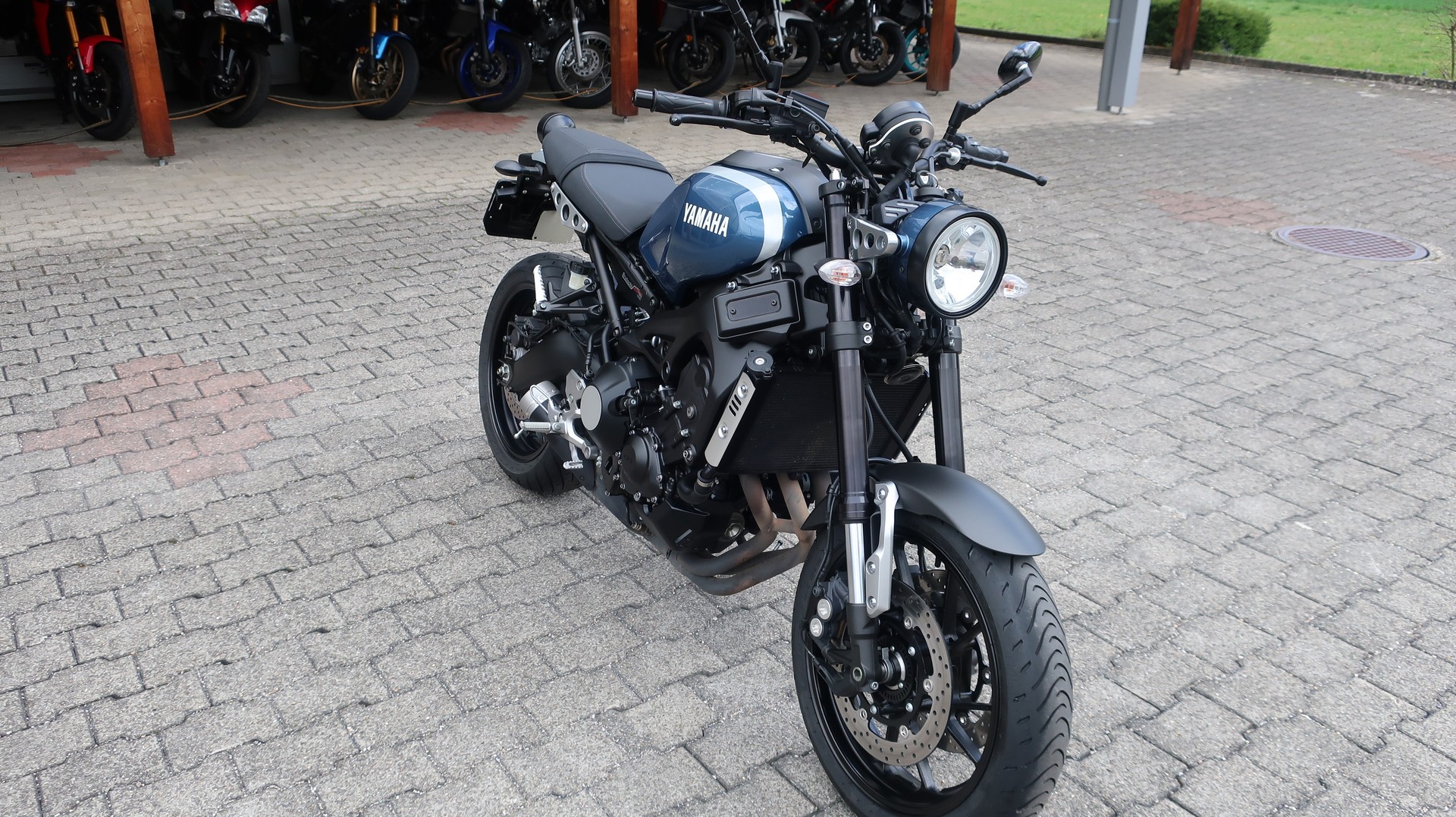 YAMAHA 35KW-showroom-element-3