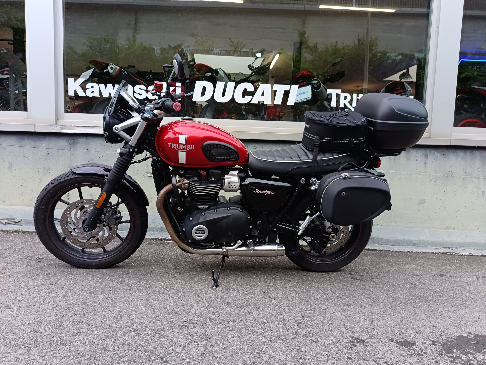 TRIUMPH Street Twin 900 i (35kW)-showroom-element-1