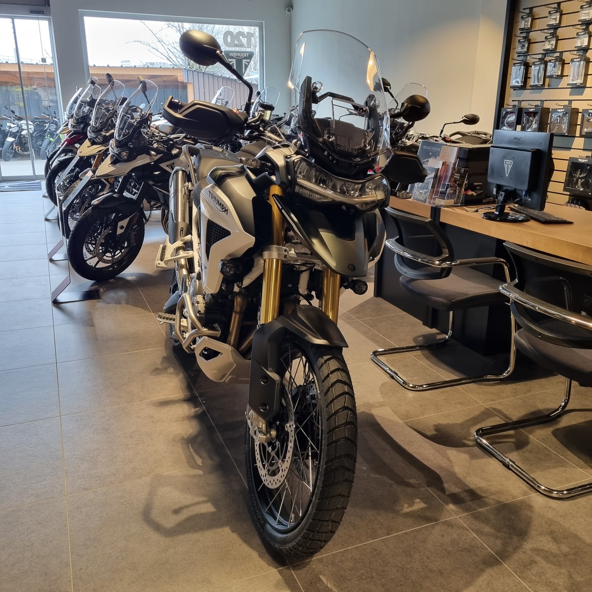 TRIUMPH Tiger 1200 Rally Pro-showroom-element-2