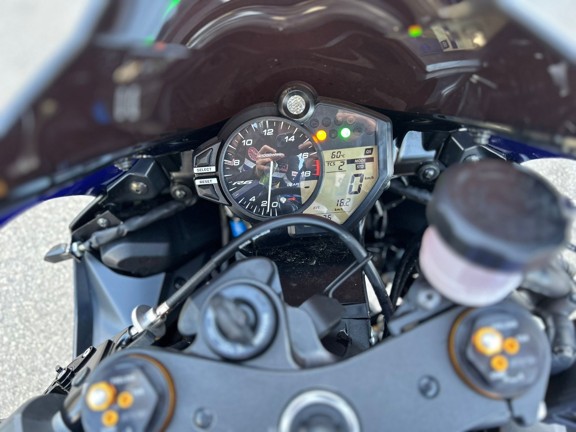 YAMAHA YZF-R6-image-8