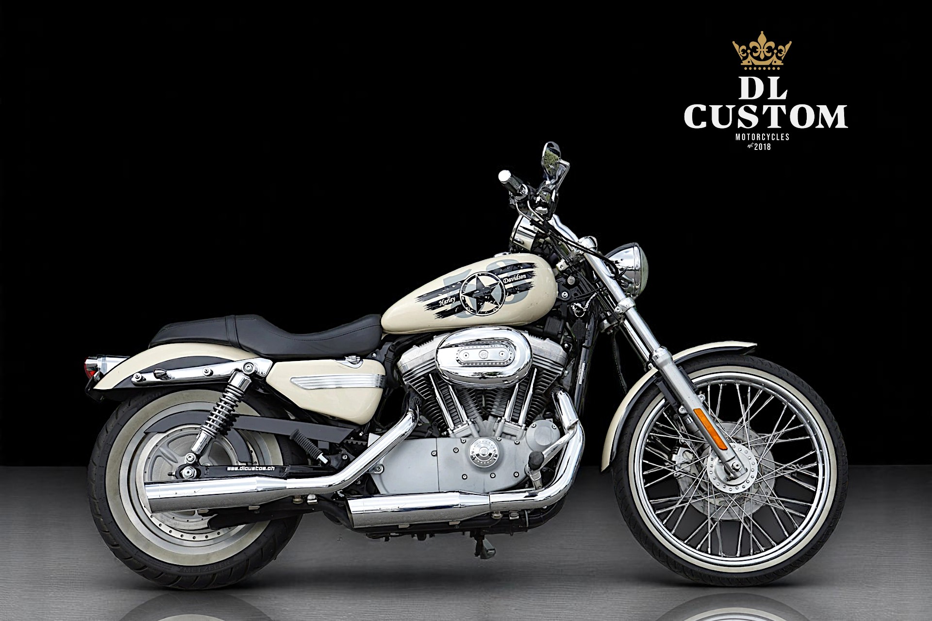 Chevron down small icon