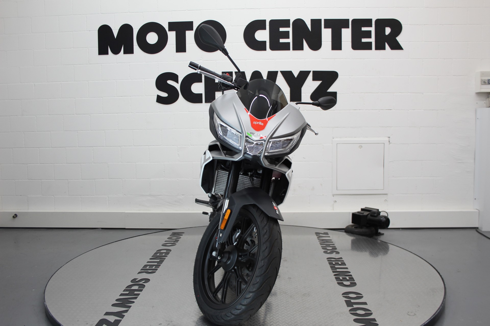 APRILIA Tuono 125-showroom-element-2