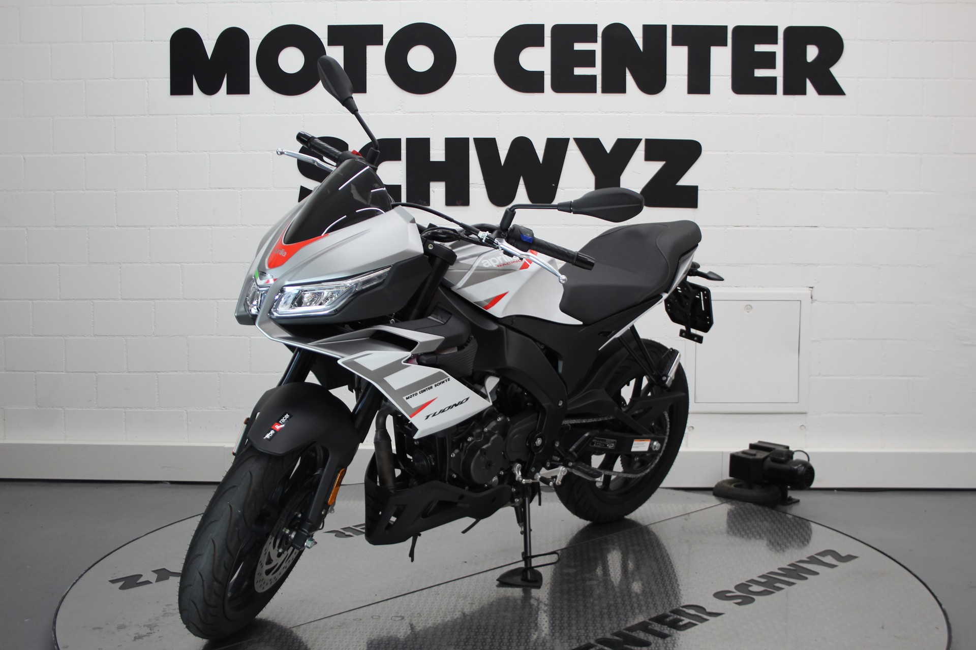 APRILIA Tuono 125-showroom-element-3