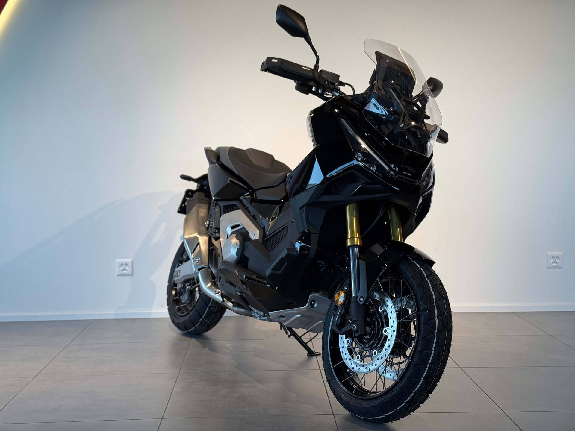 HONDA X-ADV 750-showroom-element-1