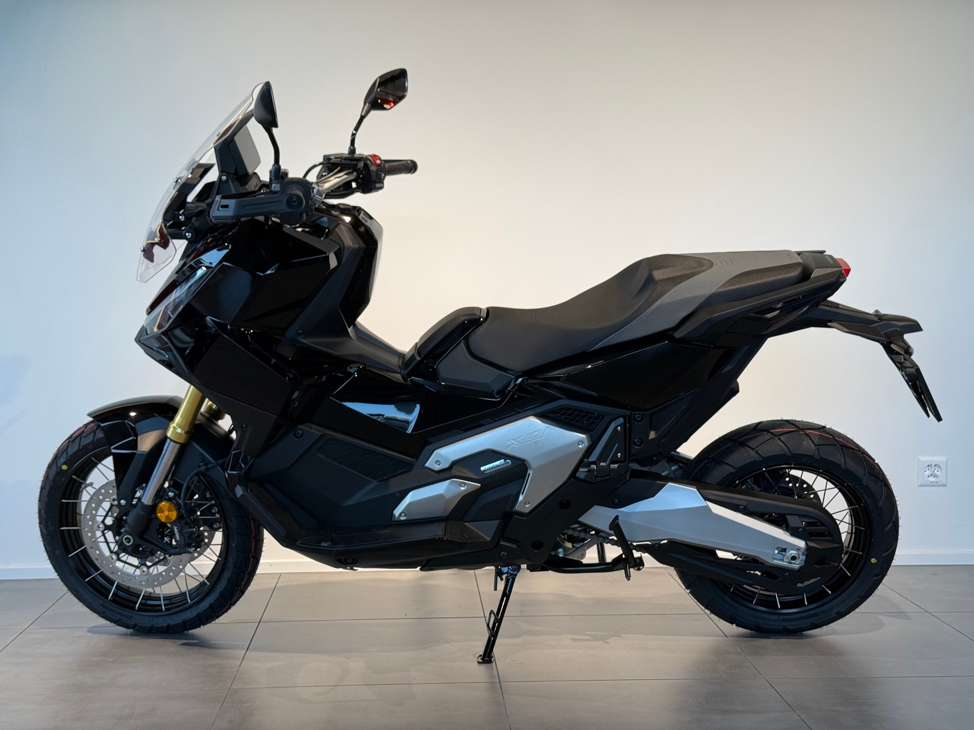 HONDA X-ADV 750-showroom-element-2