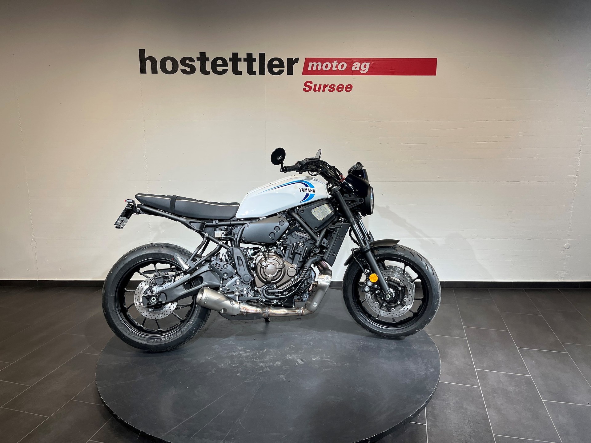YAMAHA XSR 700 Heritage-showroom-element-1