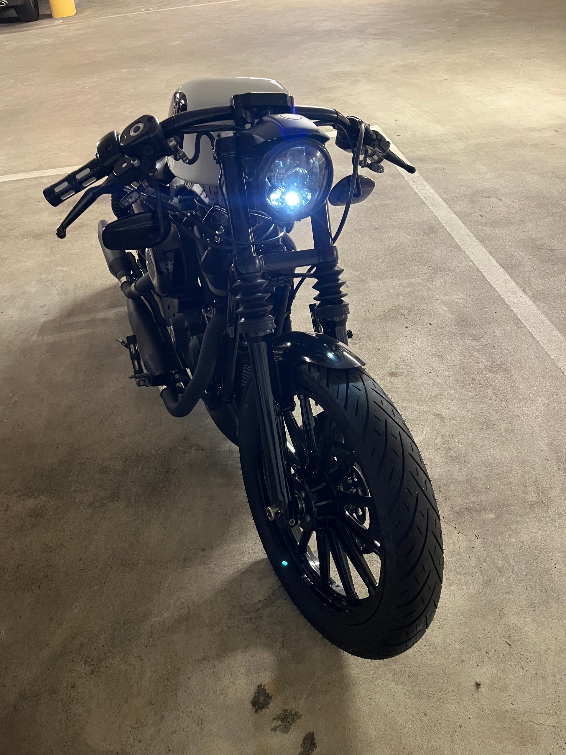 HARLEY-DAVIDSON XL 883 N Sportster Iron (25kW)-image-5