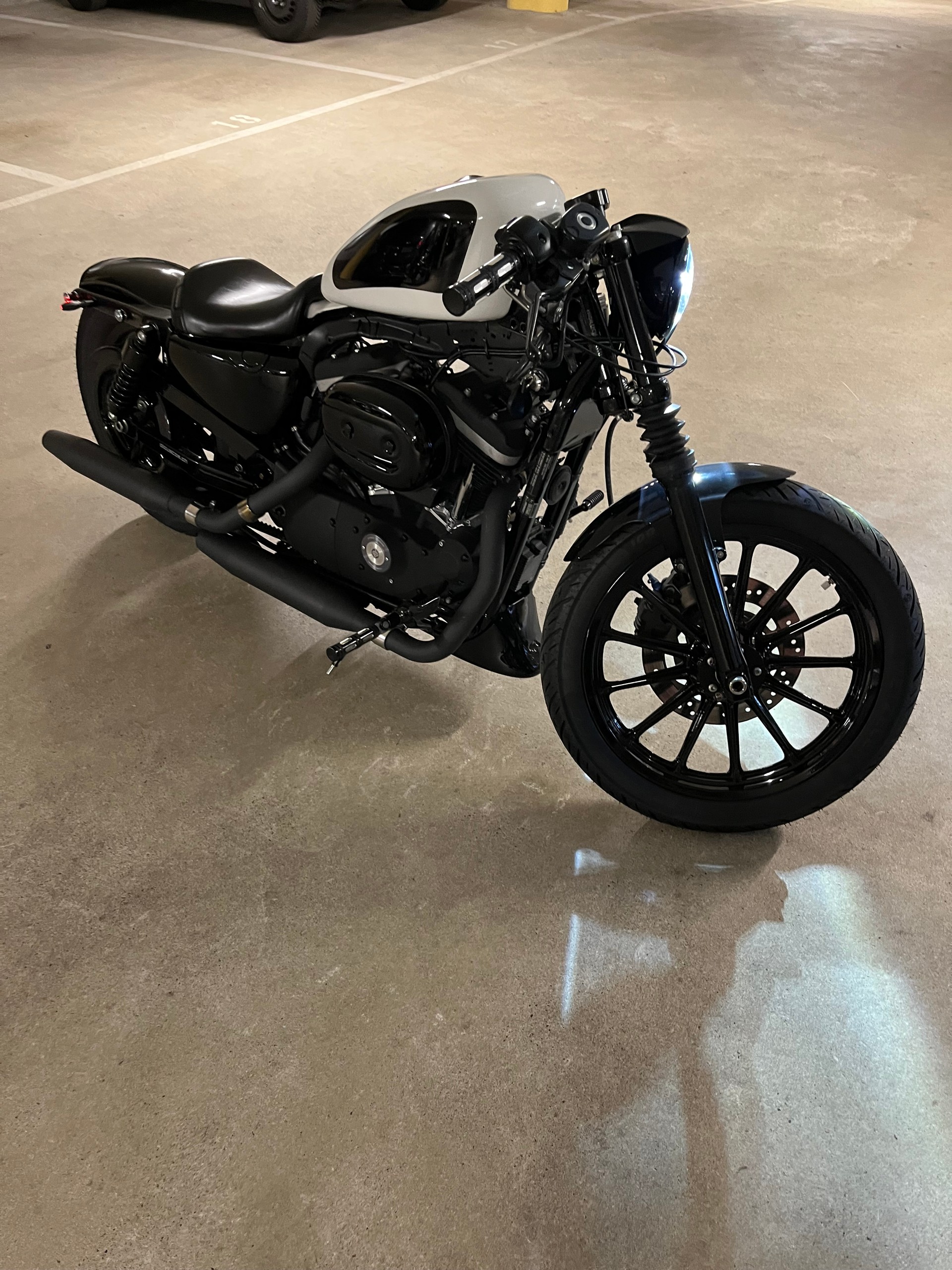 HARLEY-DAVIDSON XL 883 N Sportster Iron (25kW)-image-1