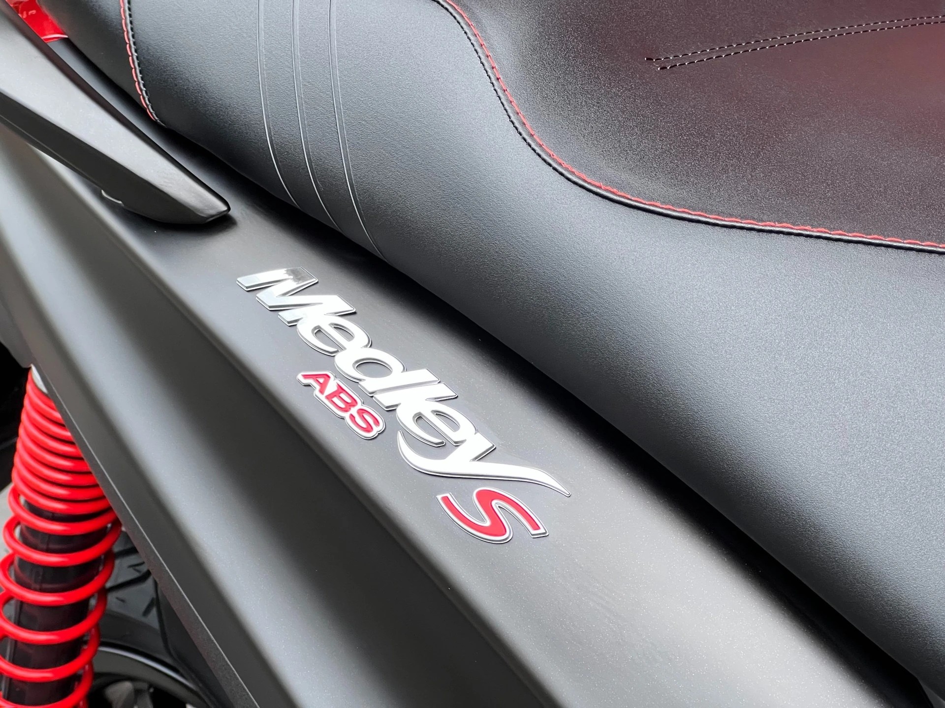 PIAGGIO Medley 125 Sport-showroom-element-3