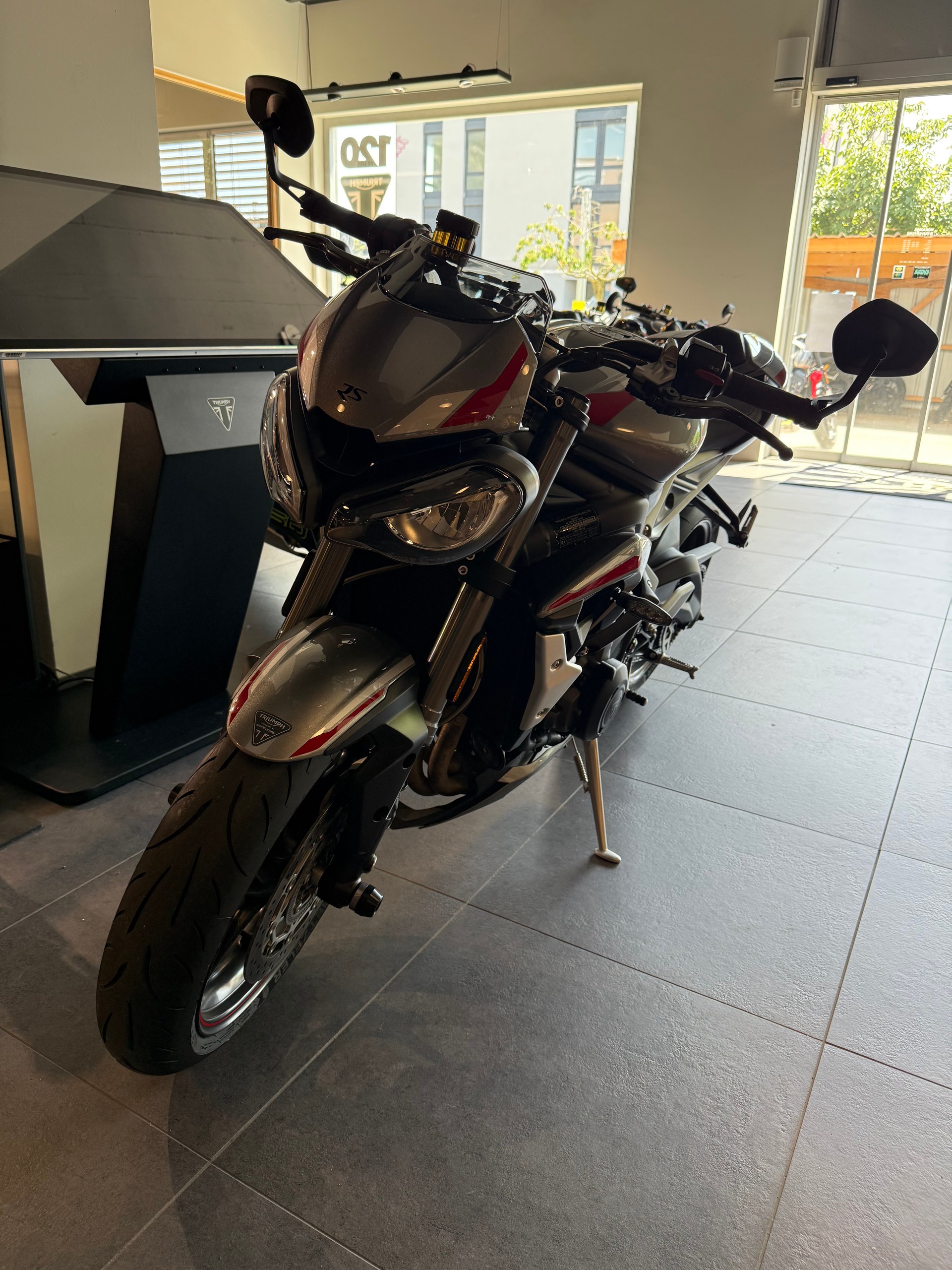 TRIUMPH Street Triple RS 765 ABS-showroom-element-2
