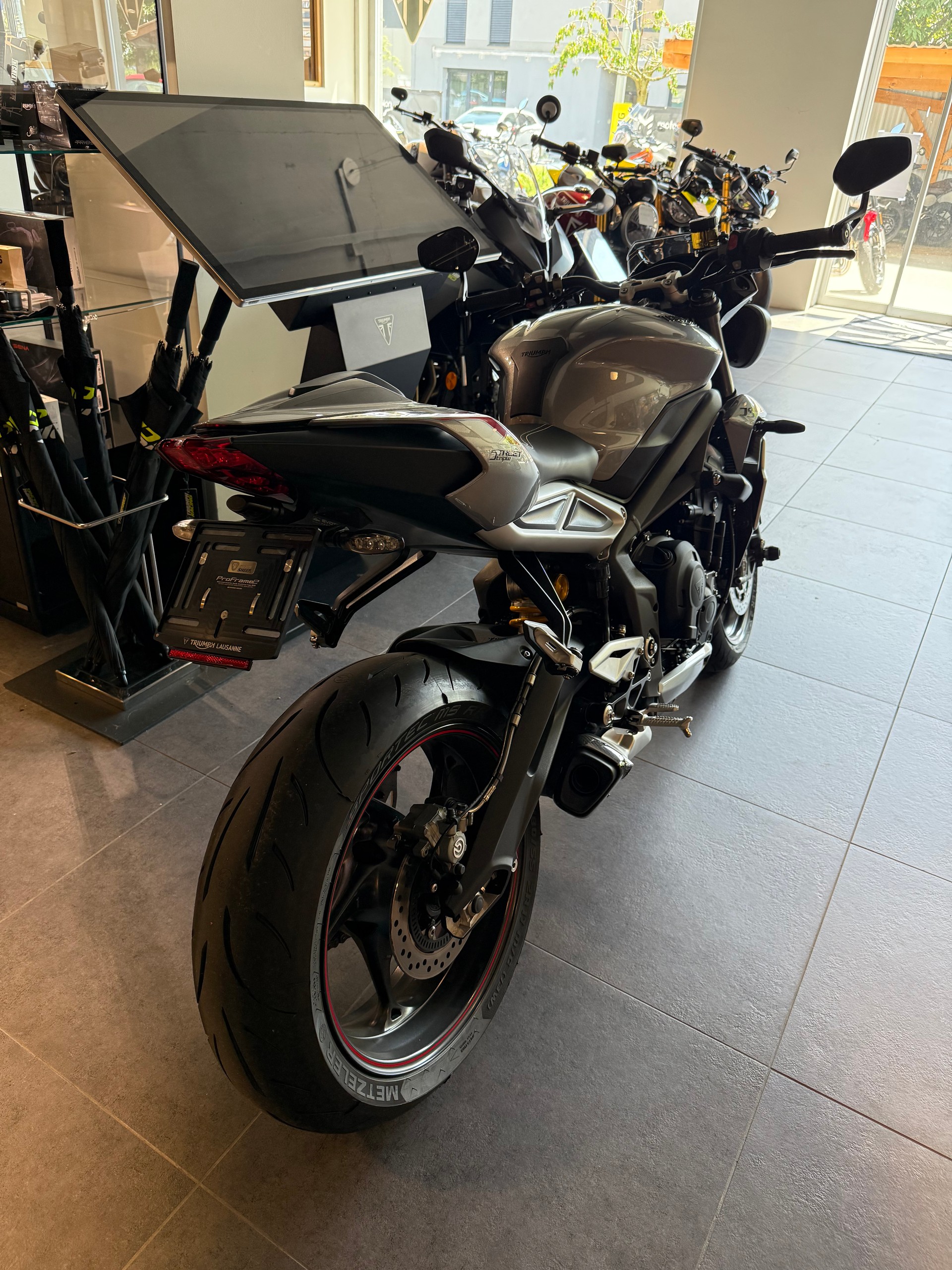 TRIUMPH Street Triple RS 765 ABS-showroom-element-3