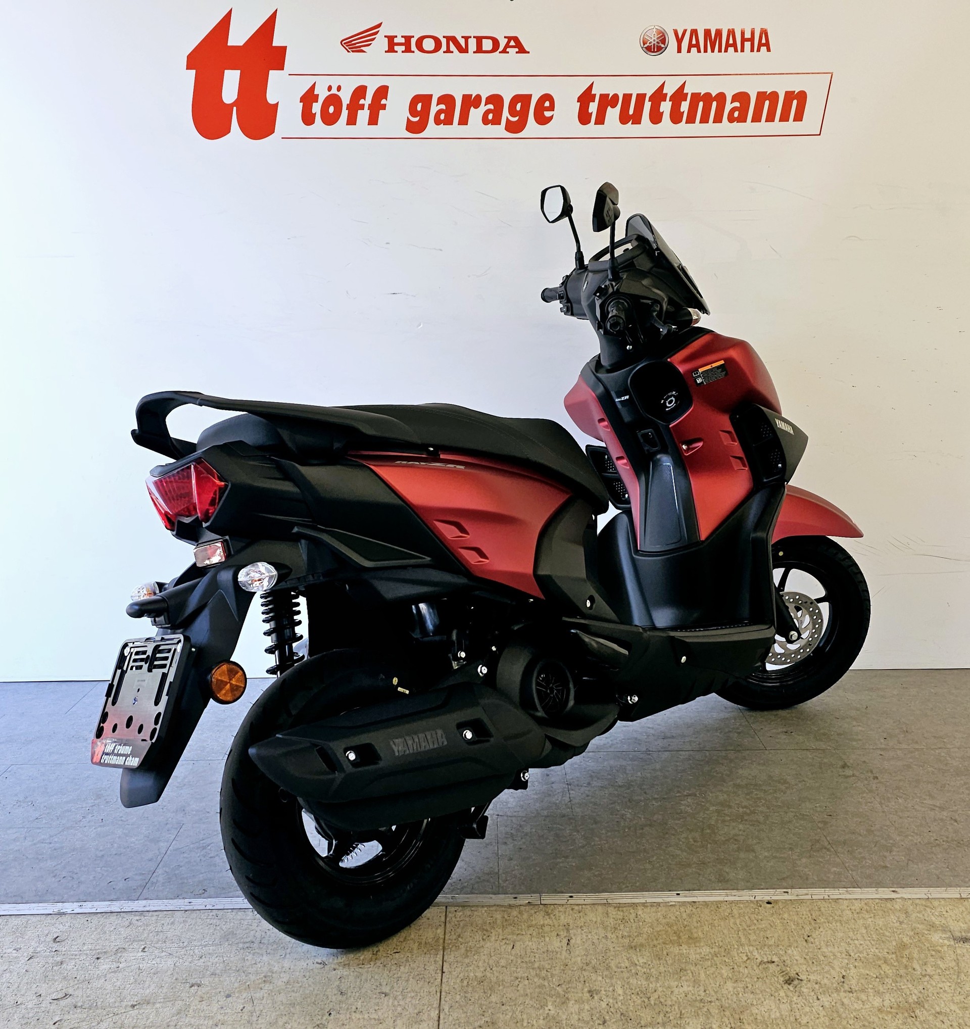 YAMAHA RayZR 125-showroom-element-3
