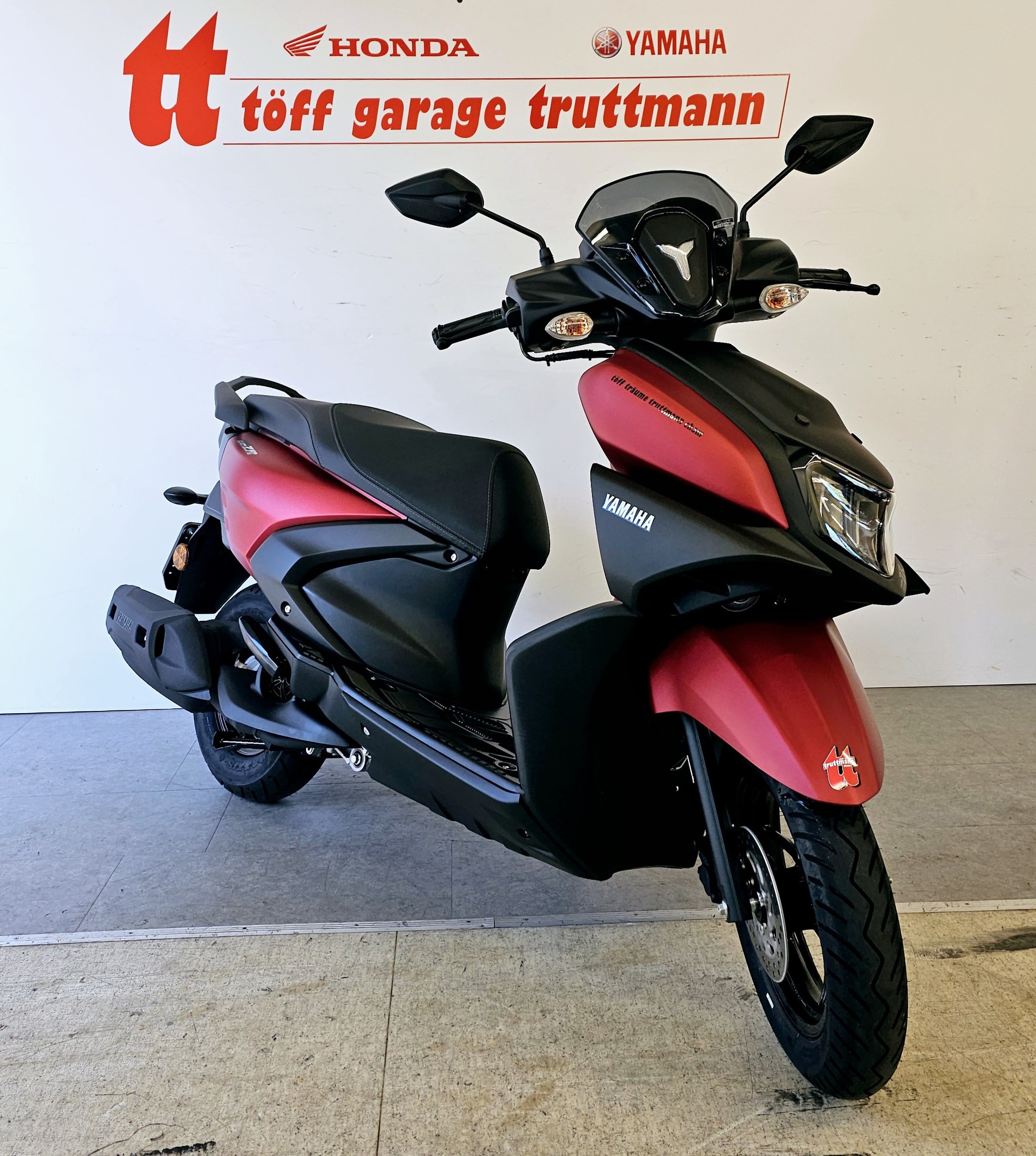 YAMAHA RayZR 125-showroom-element-2