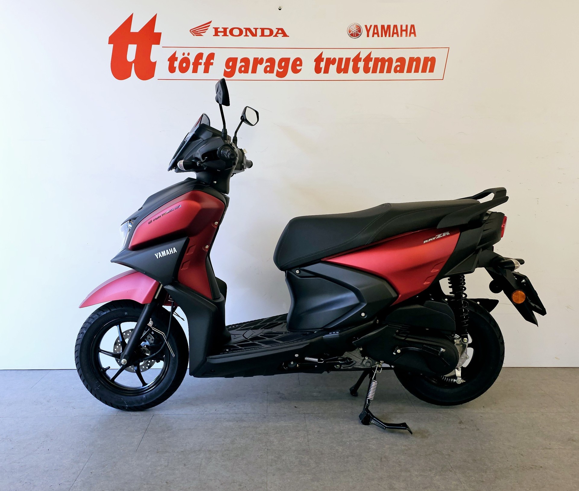 YAMAHA RayZR 125-showroom-element-1