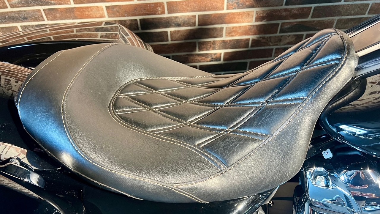 HARLEY-DAVIDSON FLHXS Street Glide Special 114-image-12