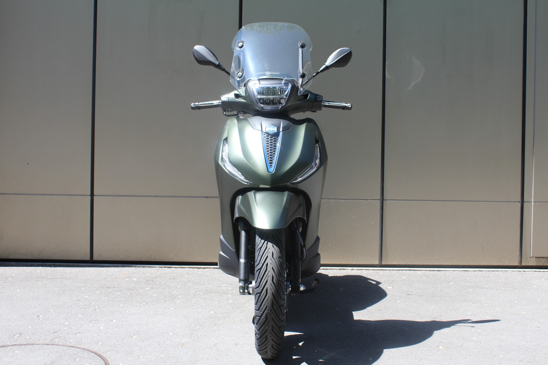 PIAGGIO Beverly 400 Sport E5+-showroom-element-2