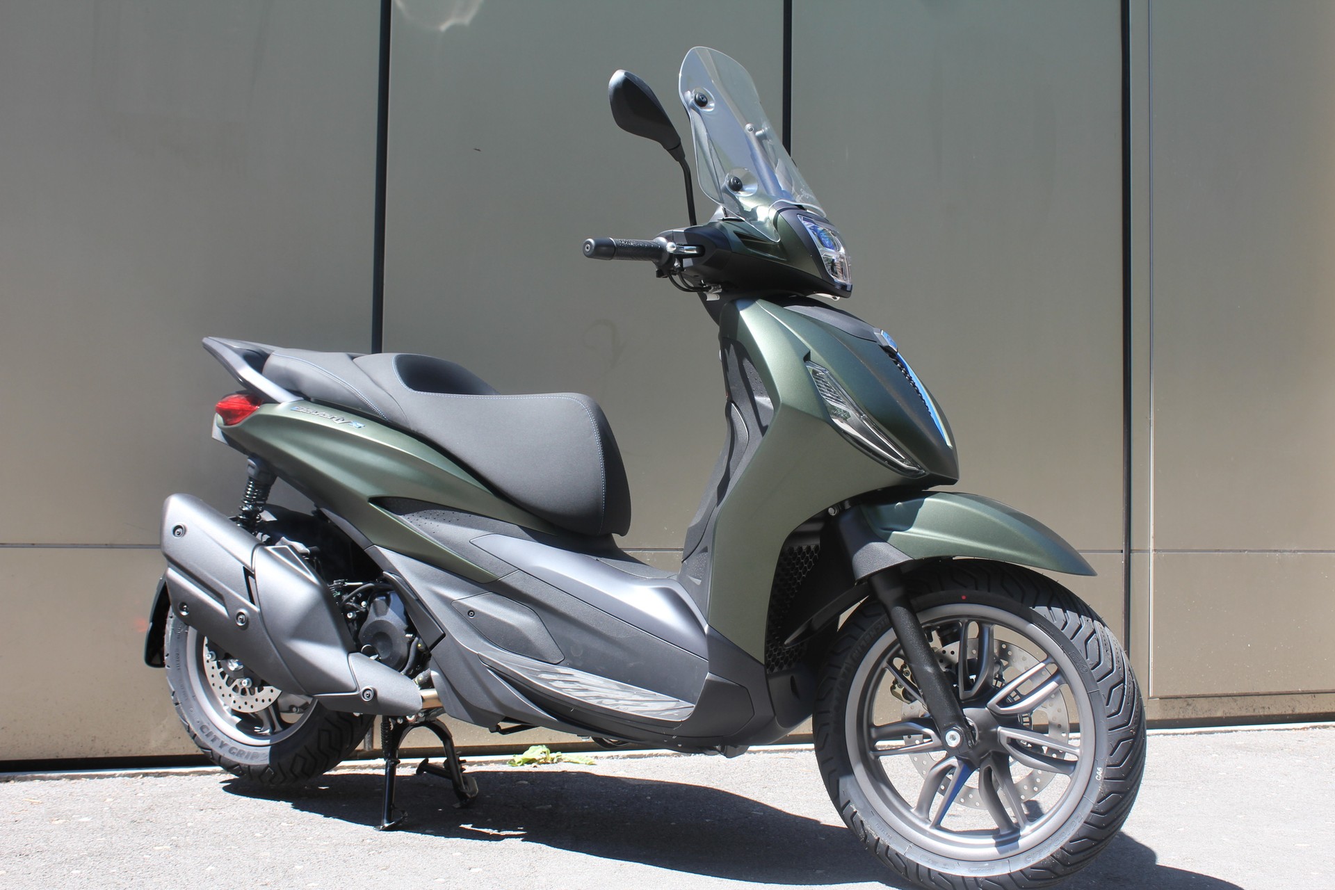 PIAGGIO Beverly 400 Sport E5+-showroom-element-1
