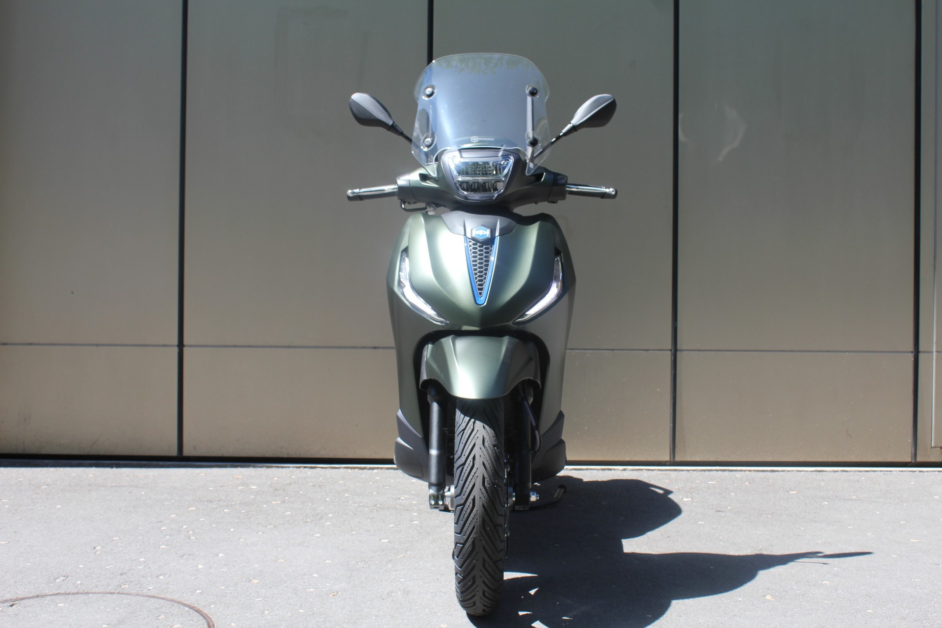 PIAGGIO Beverly 400 Sport E5+-showroom-element-3