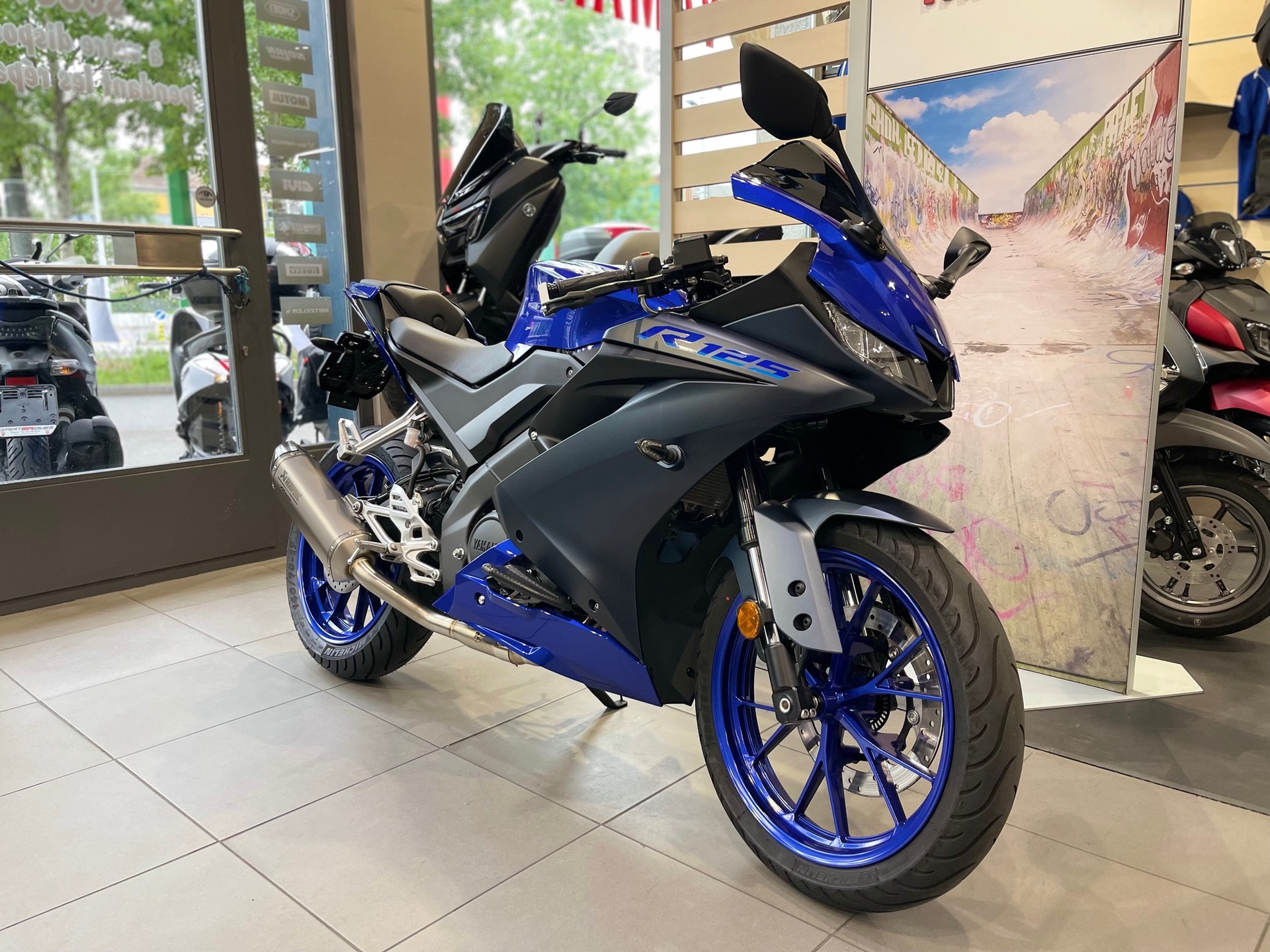 YAMAHA YZF-R 125 ABS-showroom-element-1