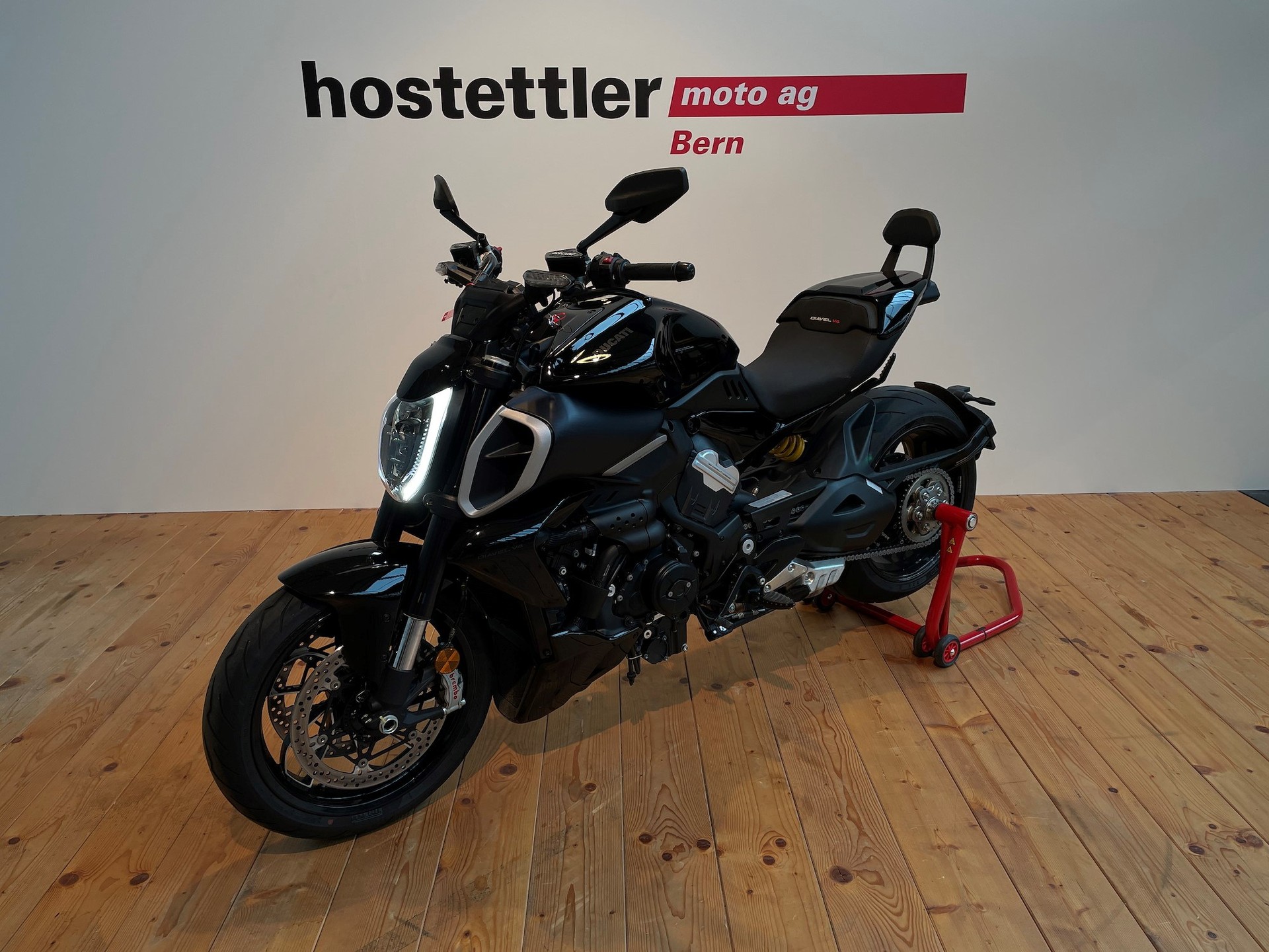 DUCATI DIAVEL V4 ABS-showroom-element-3