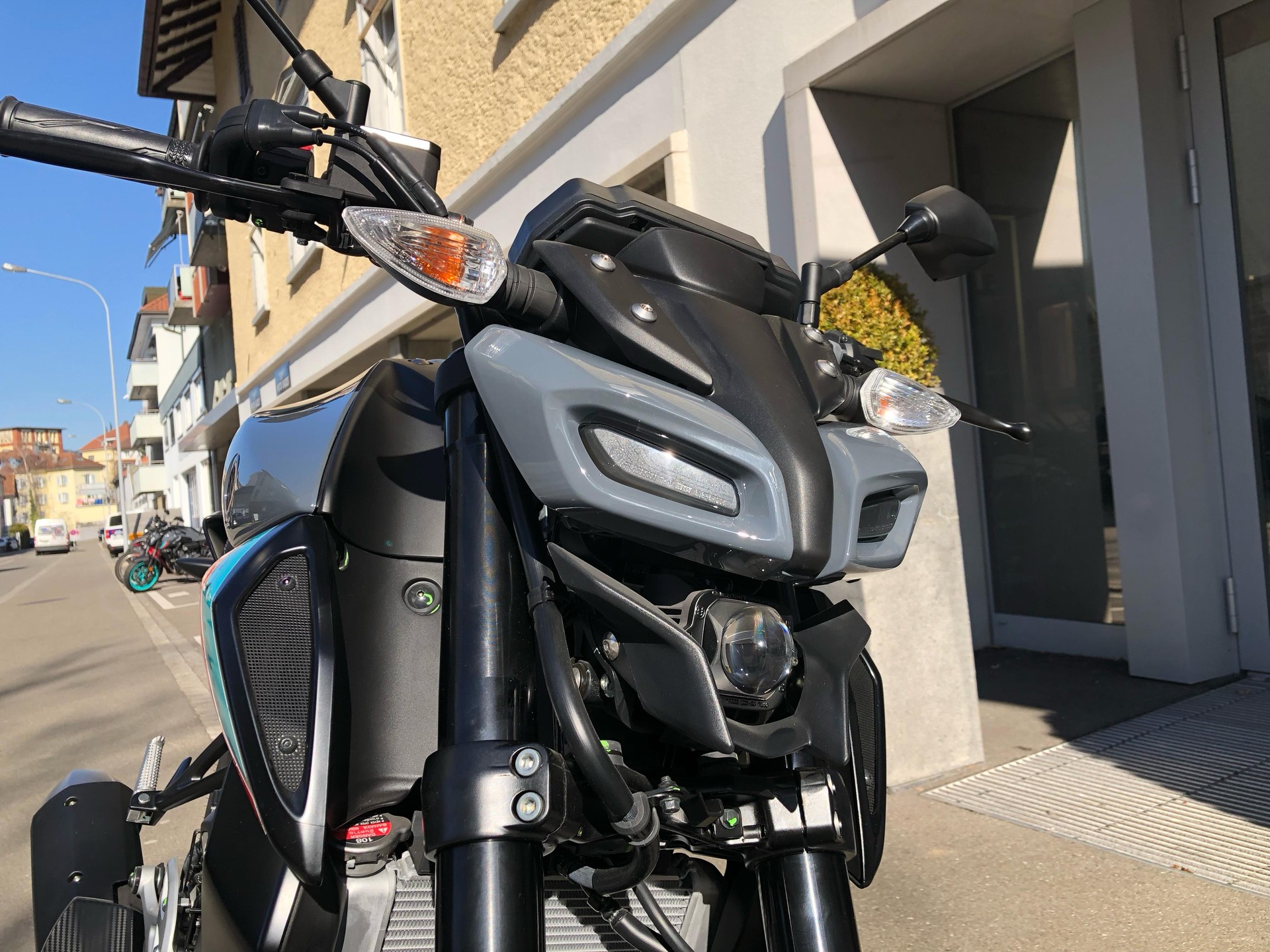 YAMAHA MT-125 ABS-showroom-element-3
