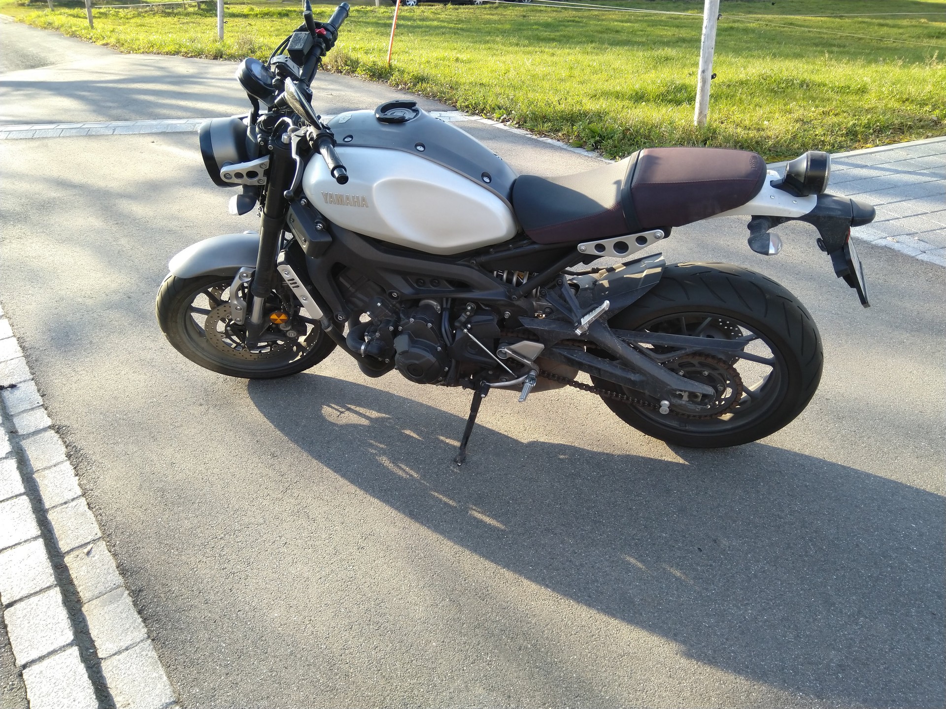 YAMAHA XSR 900-image-1