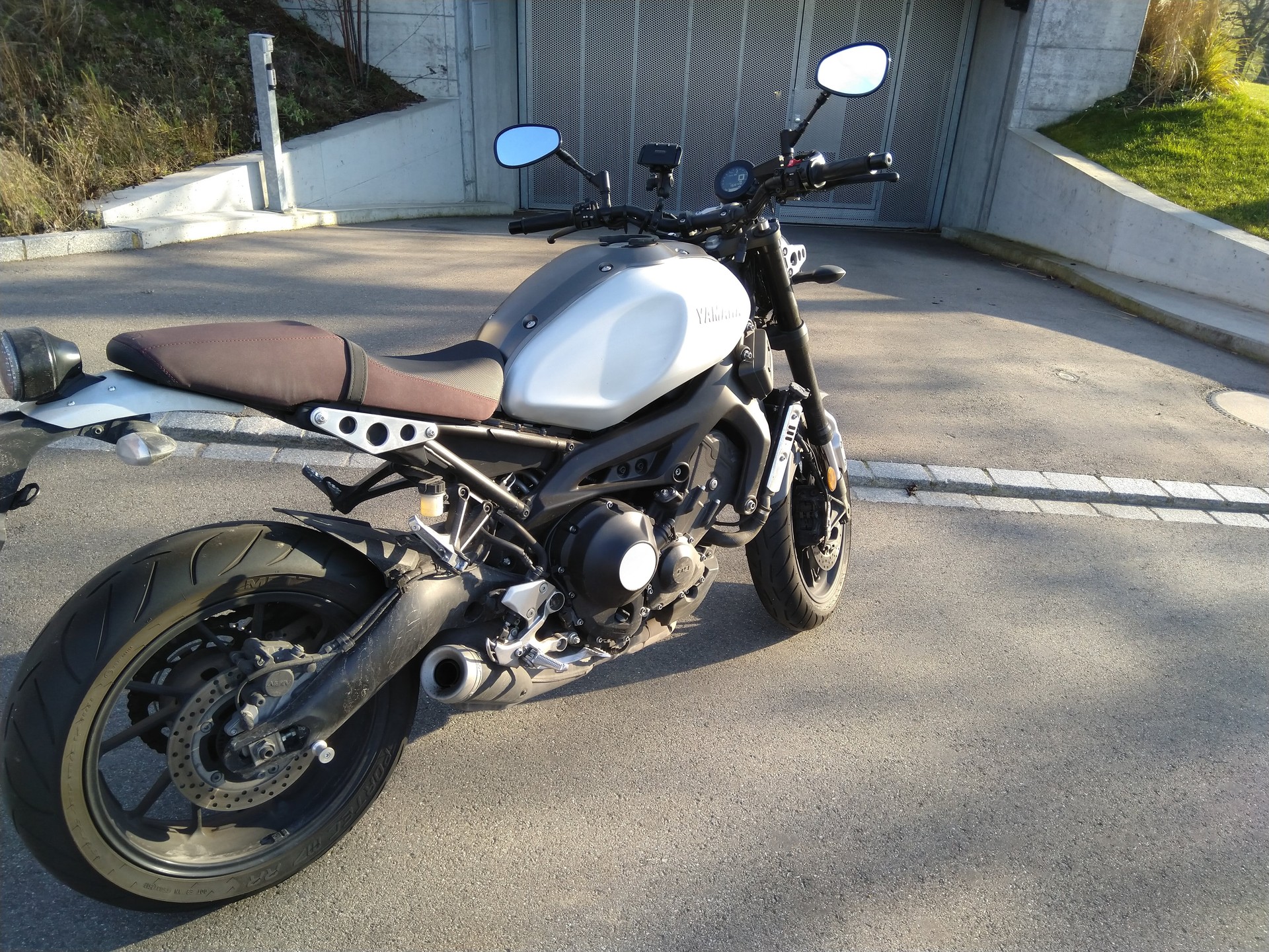 YAMAHA XSR 900-image-2