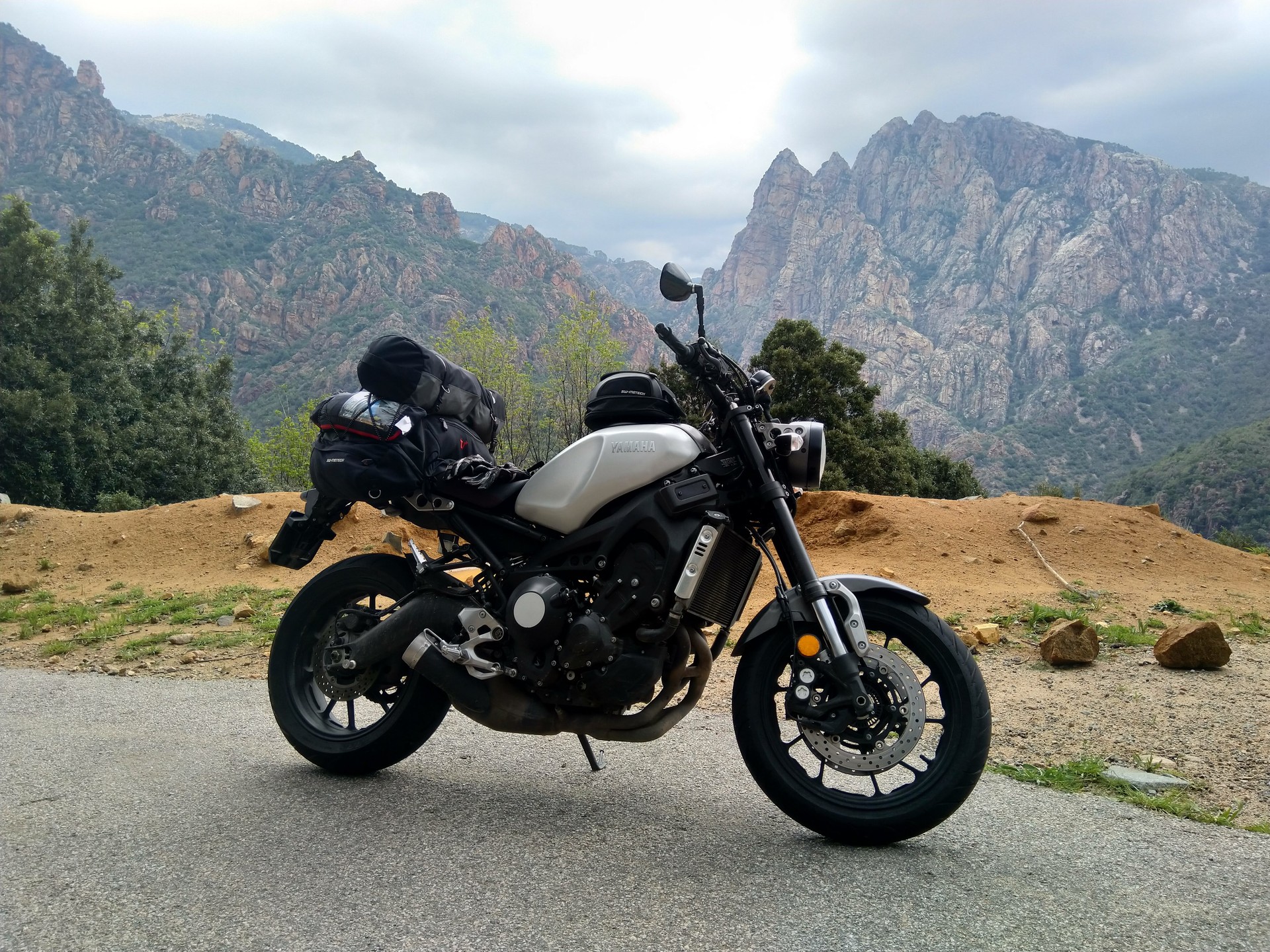 YAMAHA XSR 900-image-0