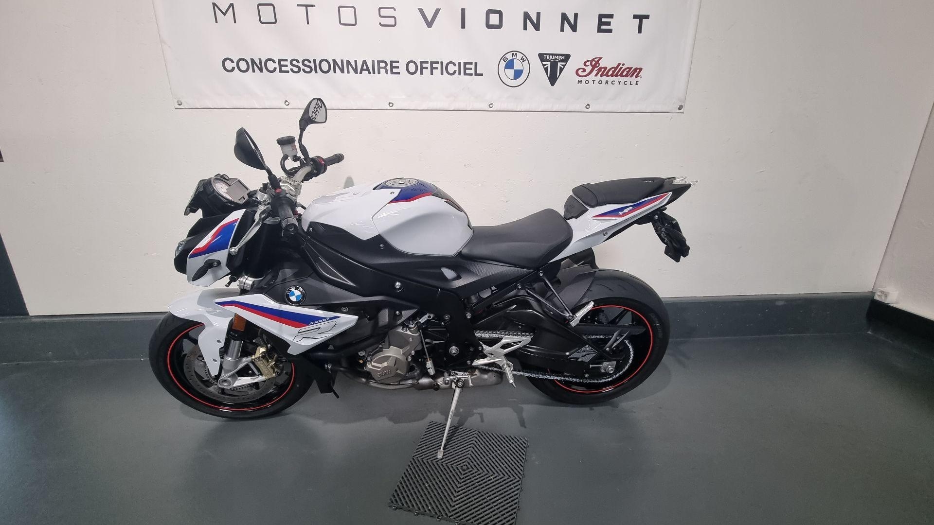 BMW S 1000 R-showroom-element-3