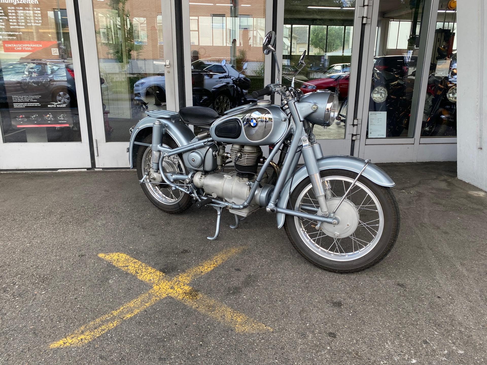 BMW R 26 Swiss Blue