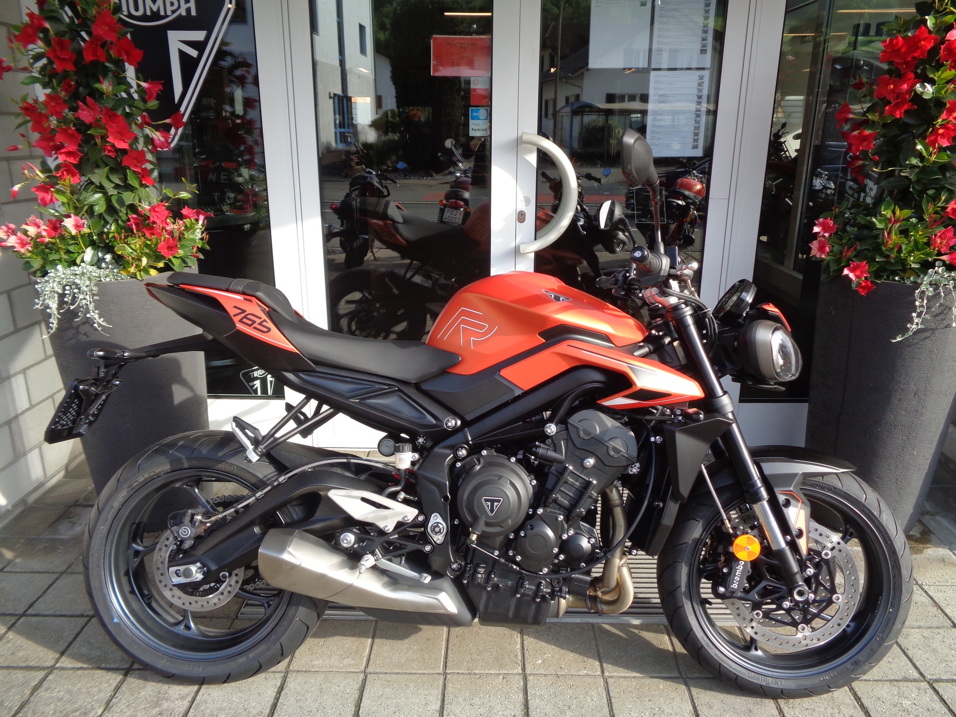 TRIUMPH Street Triple 765 R-showroom-element-2