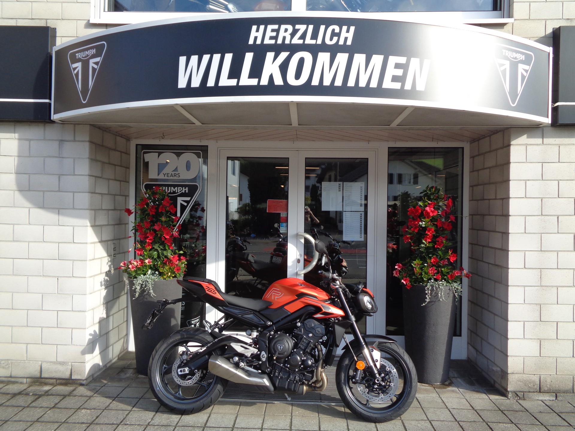 TRIUMPH Street Triple 765 R-showroom-element-1