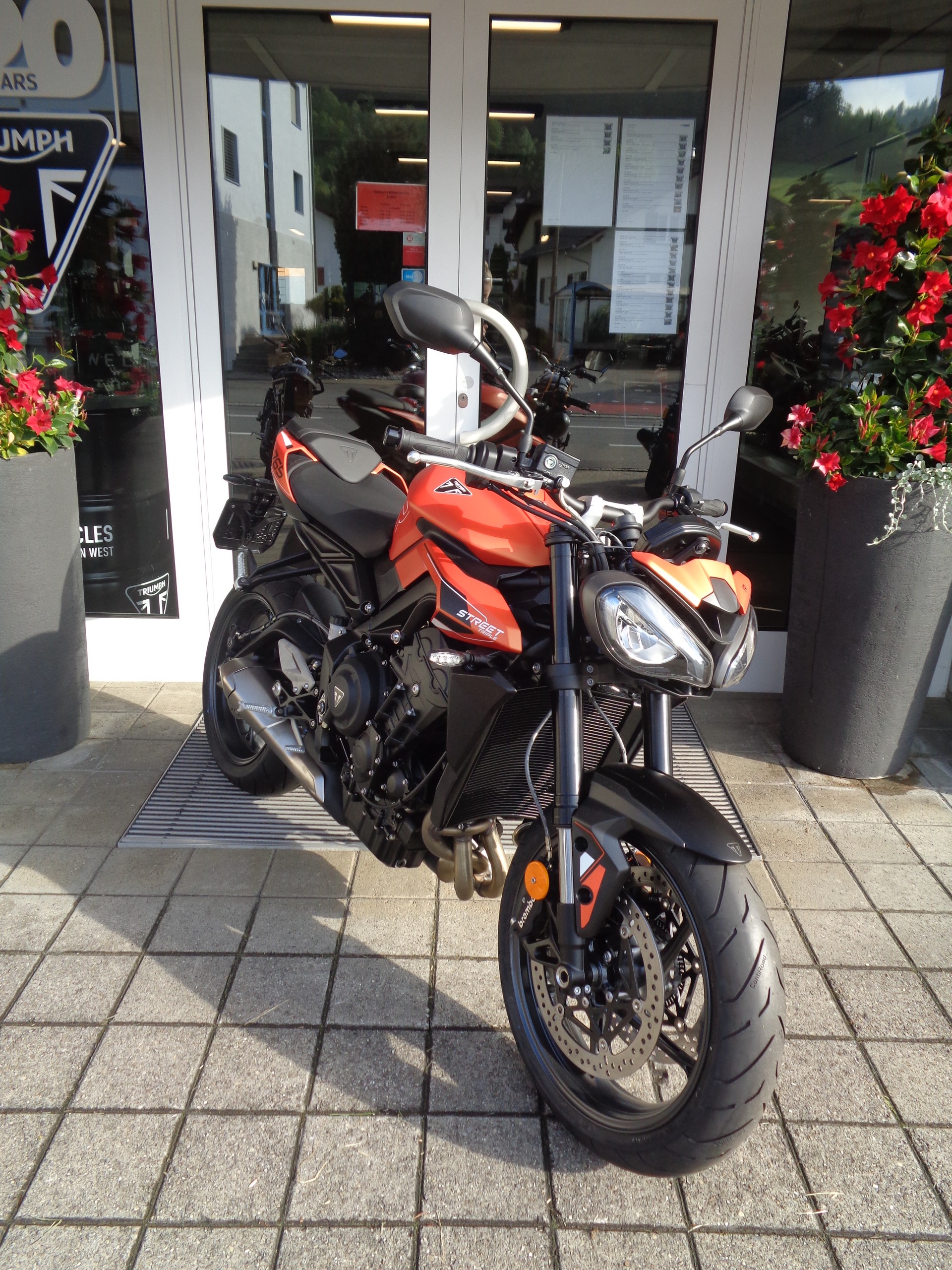 TRIUMPH Street Triple 765 R-showroom-element-3