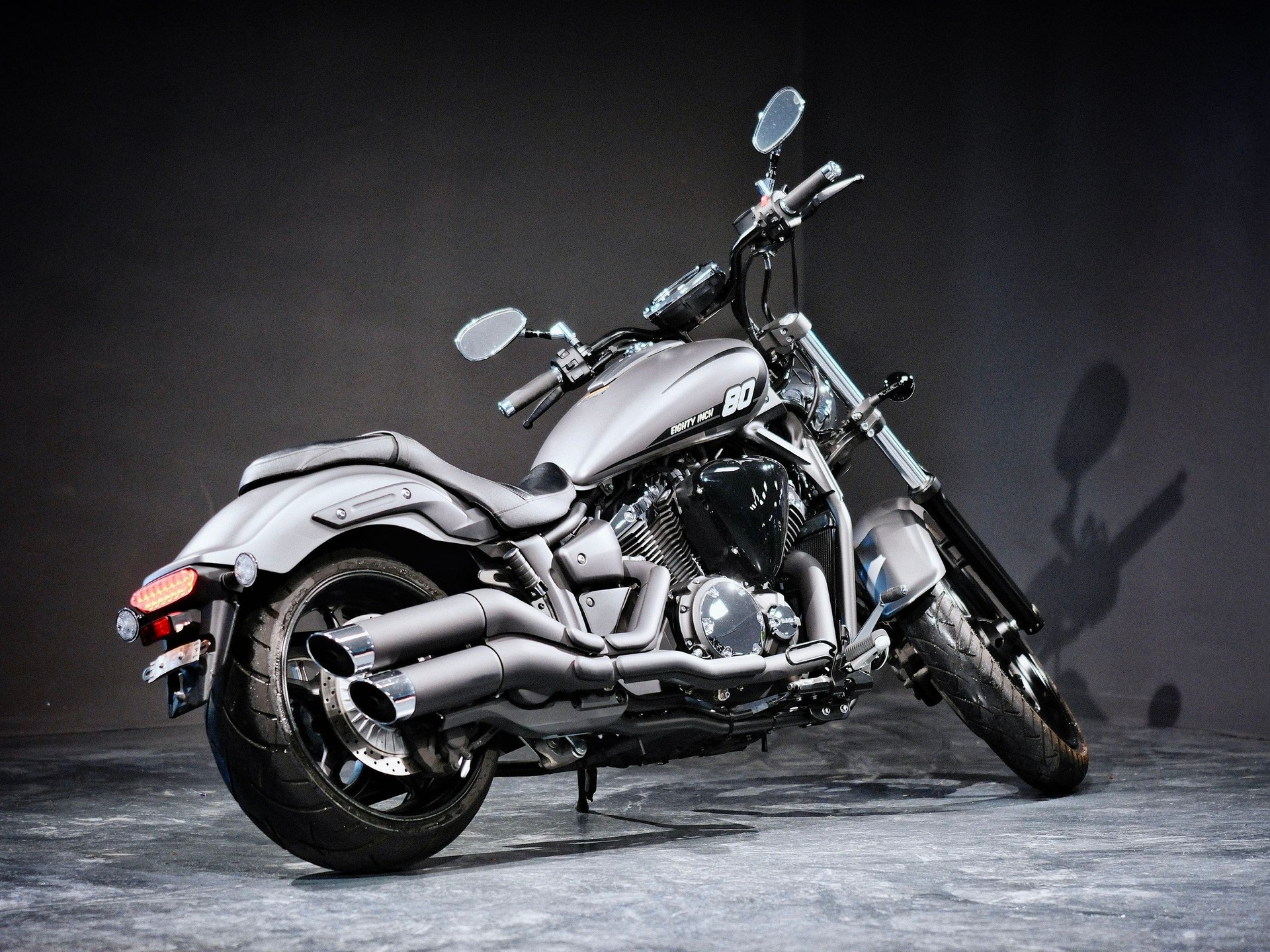 YAMAHA XVS 1300 Custom-image-2