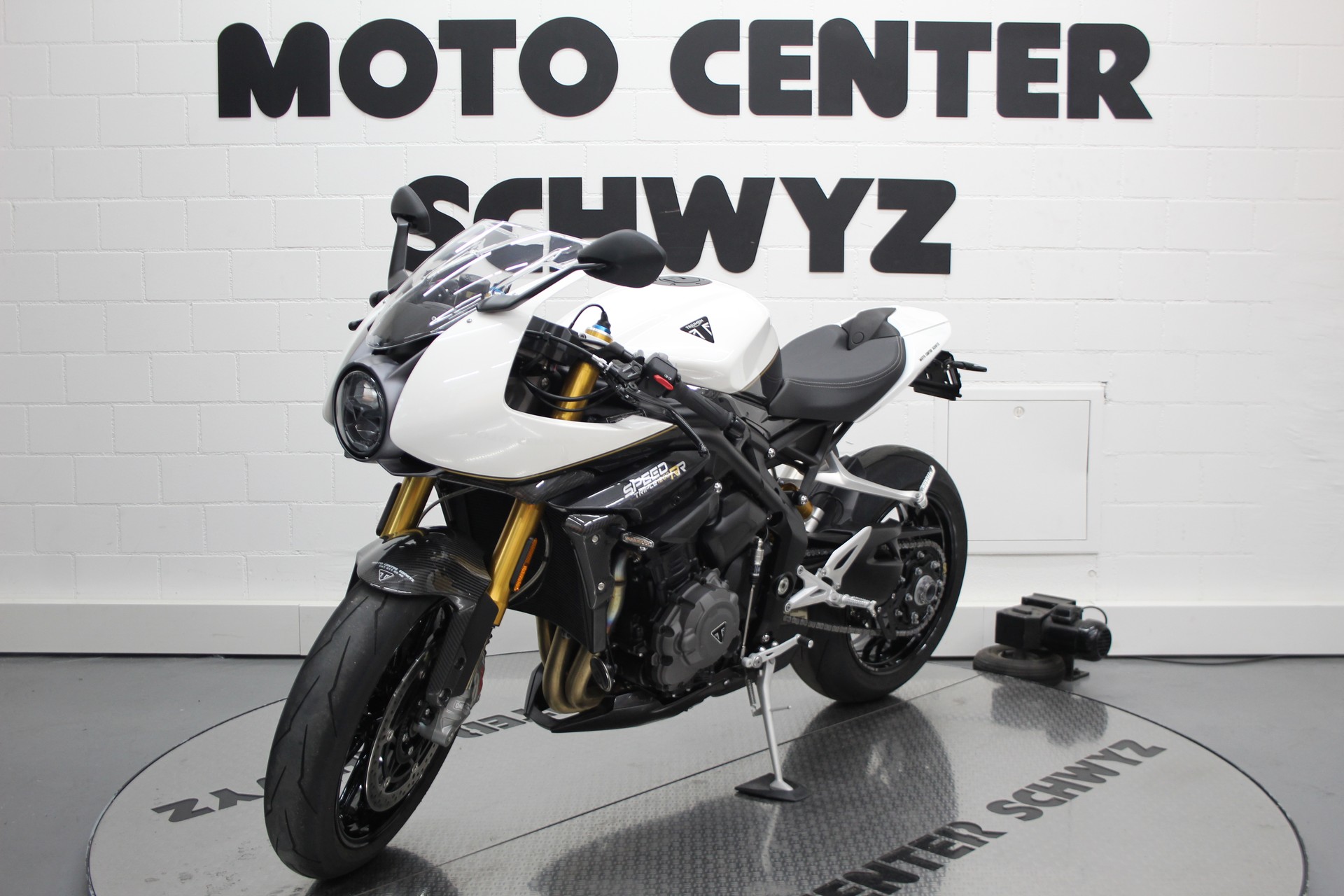 TRIUMPH Speed Triple 1200 RR-showroom-element-3