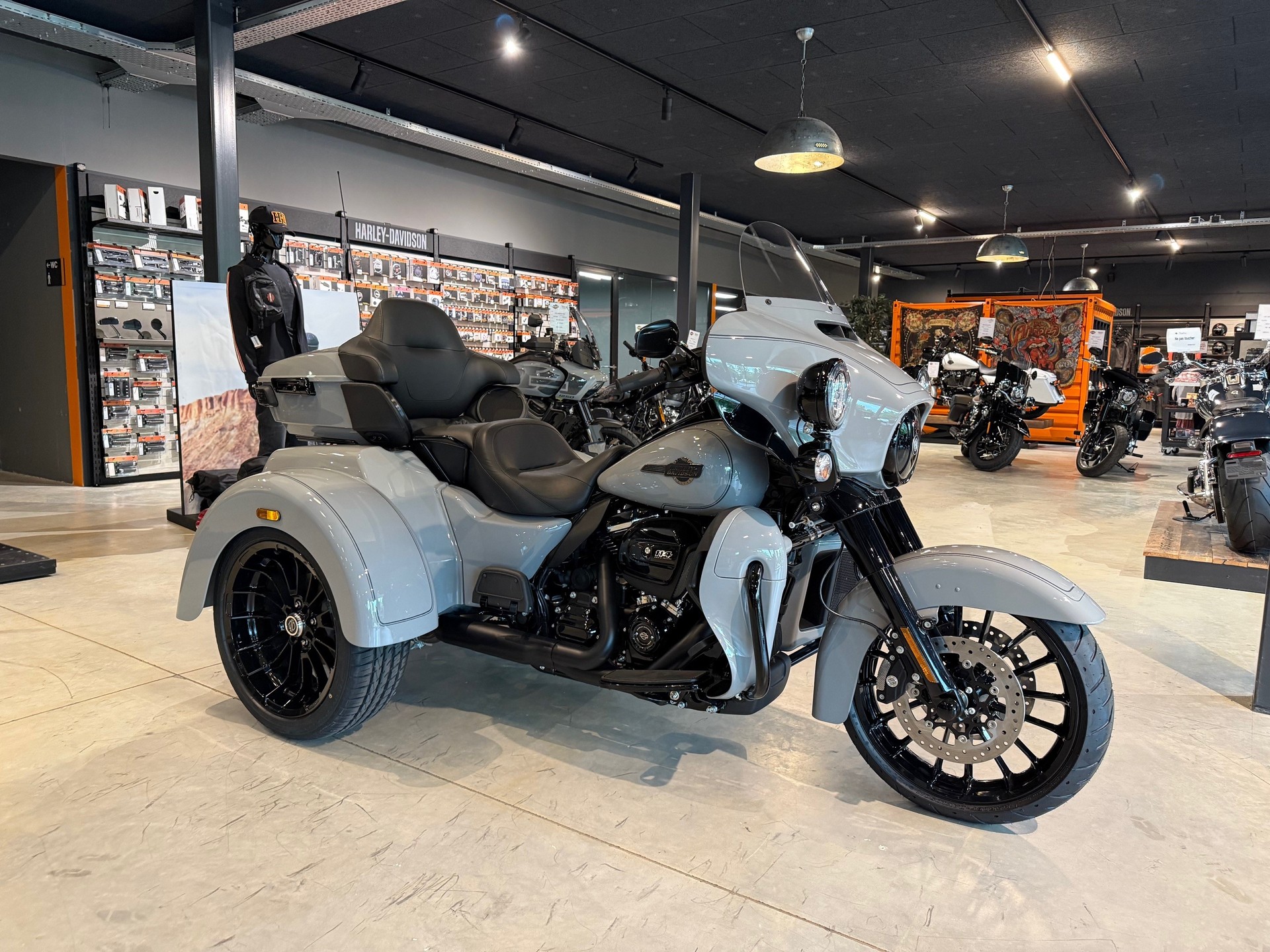 HARLEY-DAVIDSON FLHTCUTG Tri Glide Ultra 114