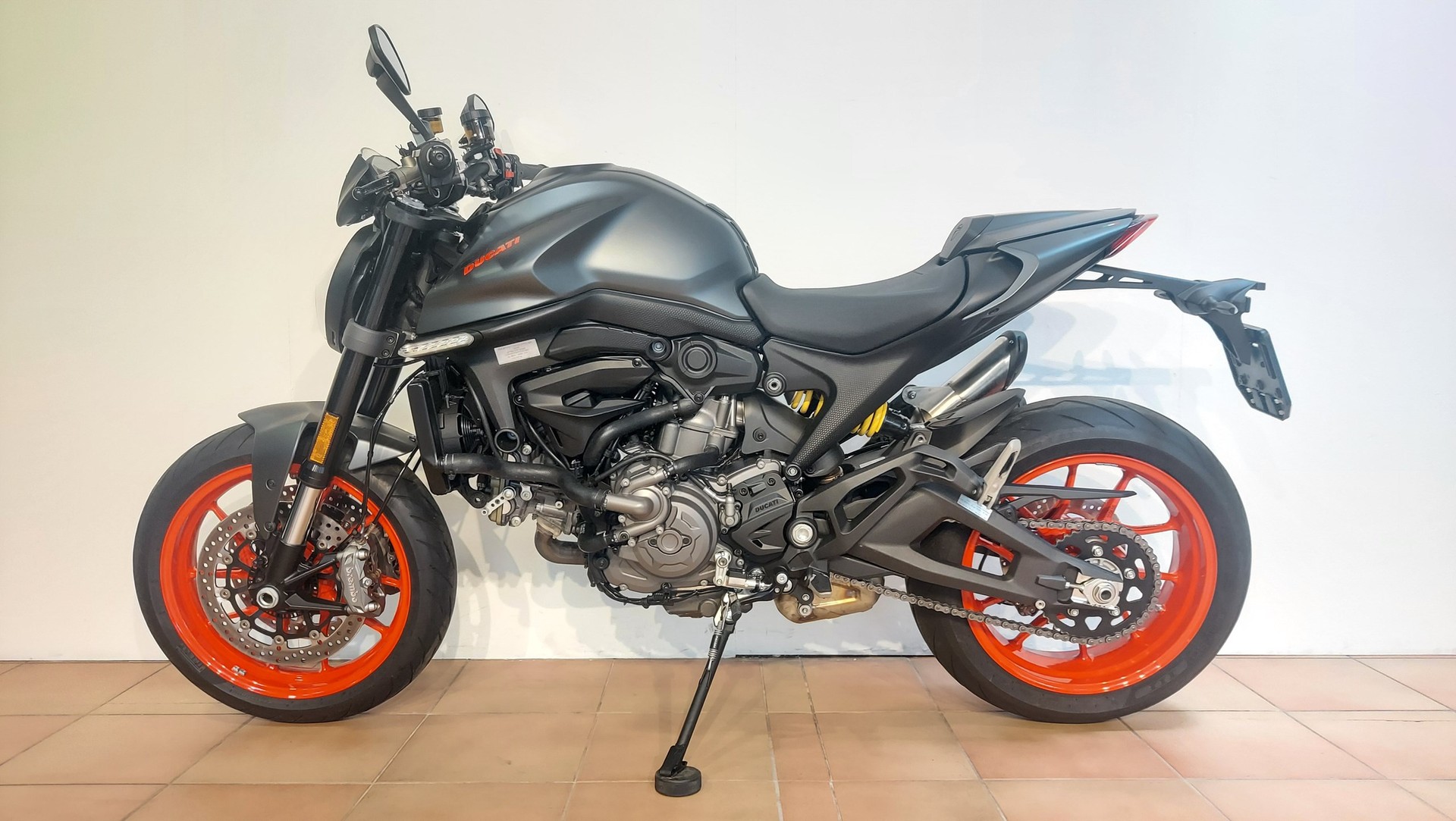 DUCATI Monster + 937-showroom-element-1